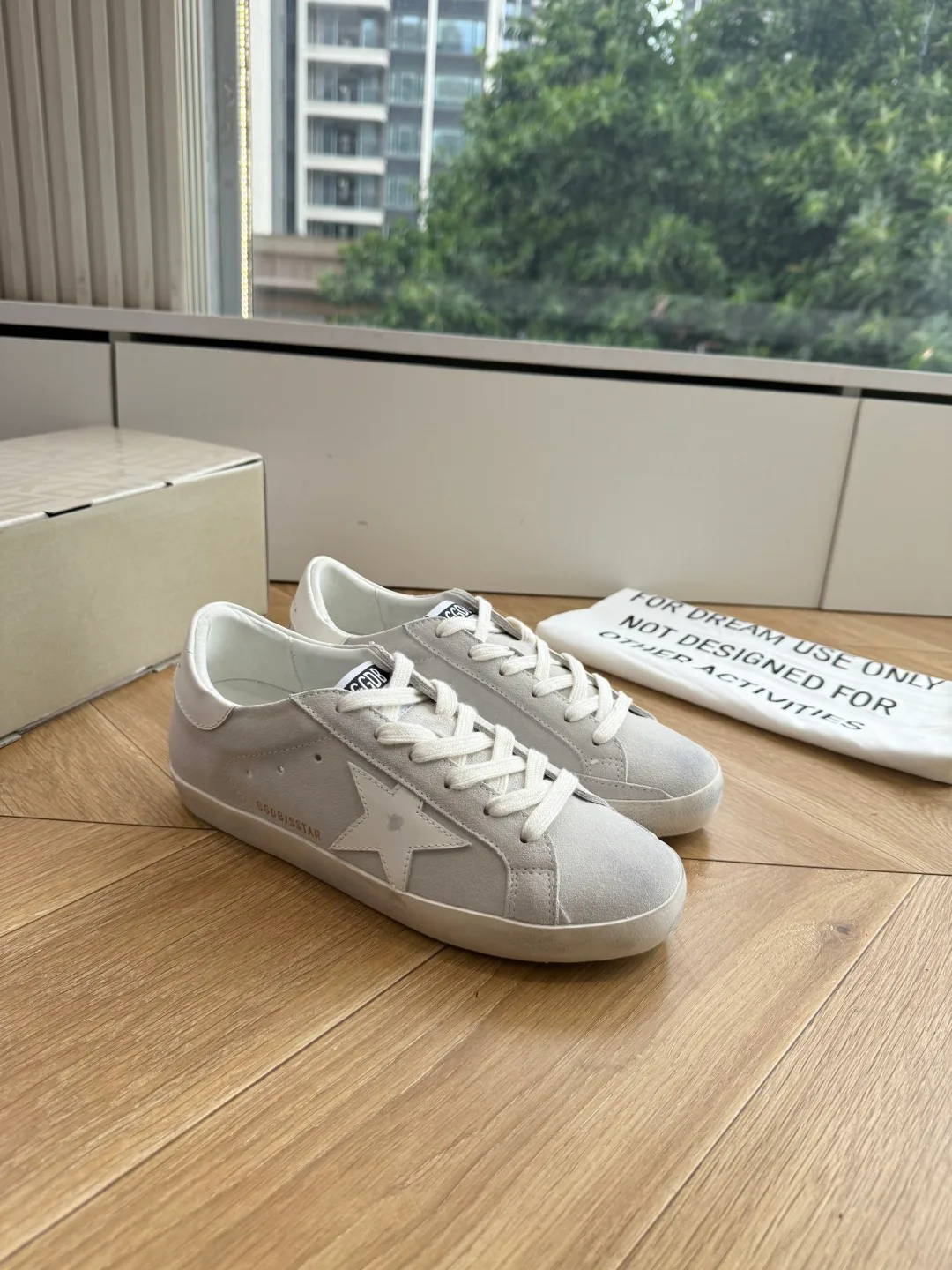 Кроссовки Женские Golden Goose 18801042