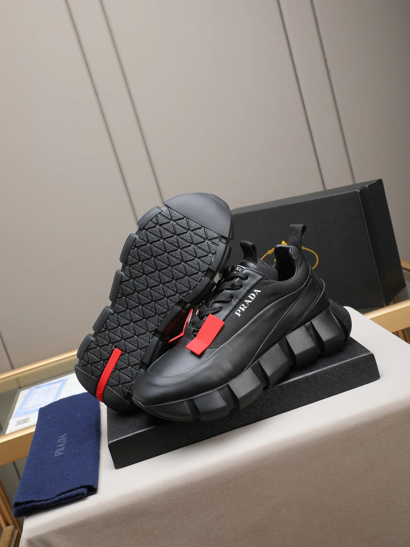 Кроссовки Мужские Prada 11490471