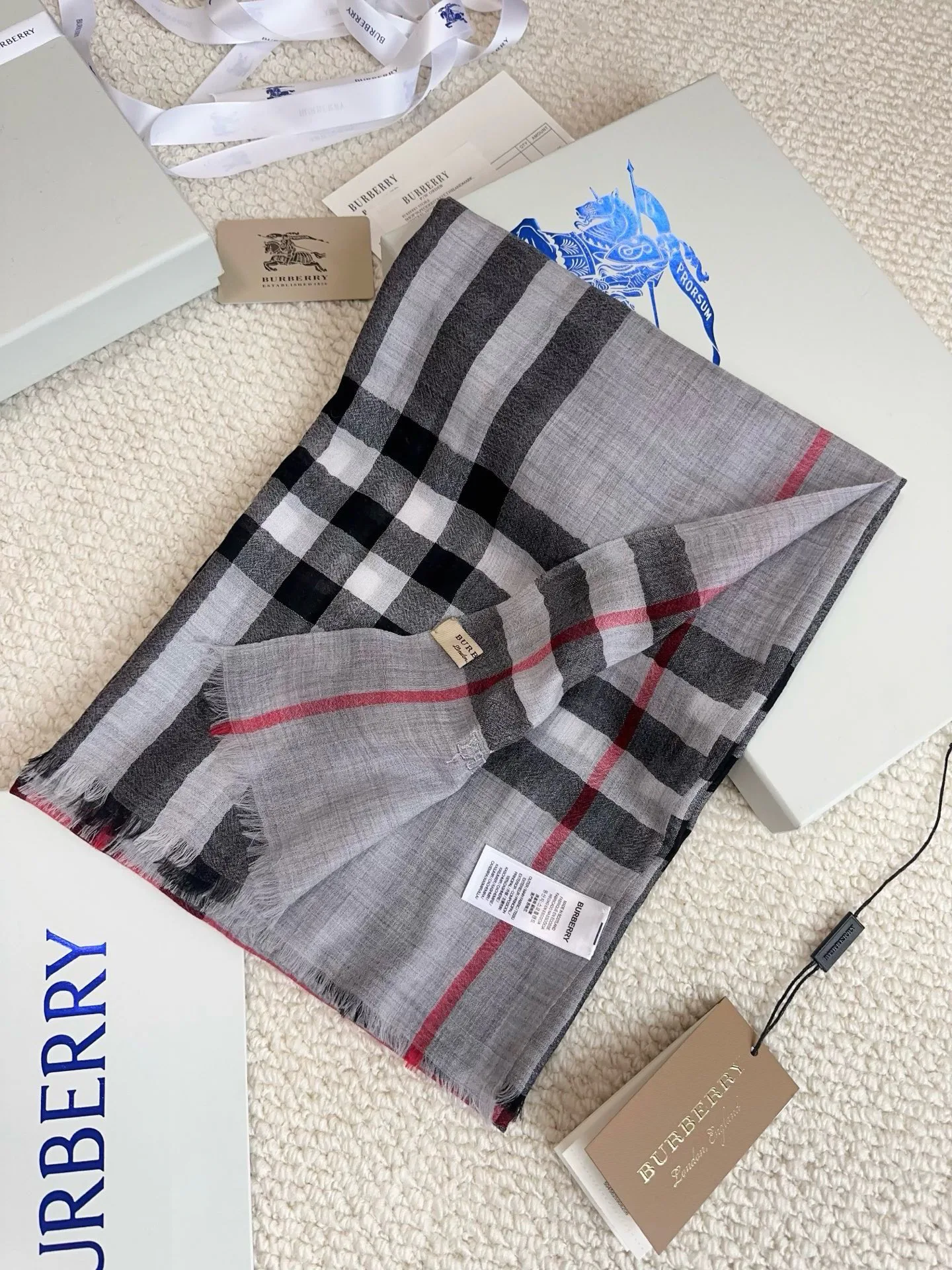 Шарфы Burberry 18476738