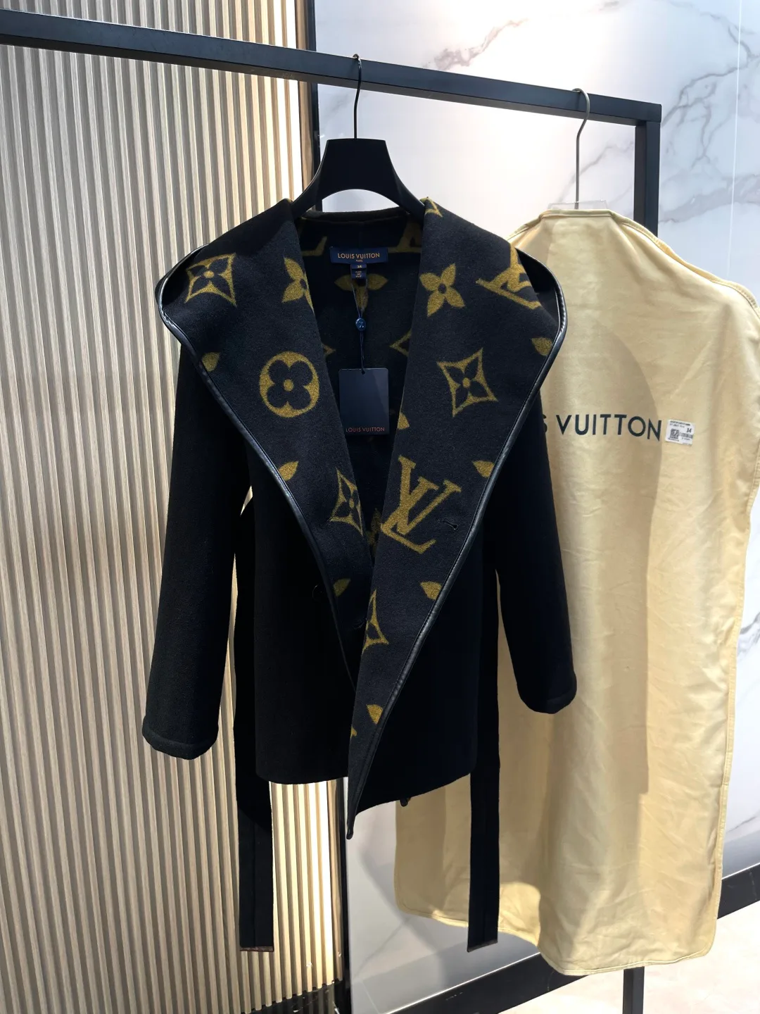 Куртки И Пуховики Женские Louis Vuitton 227382