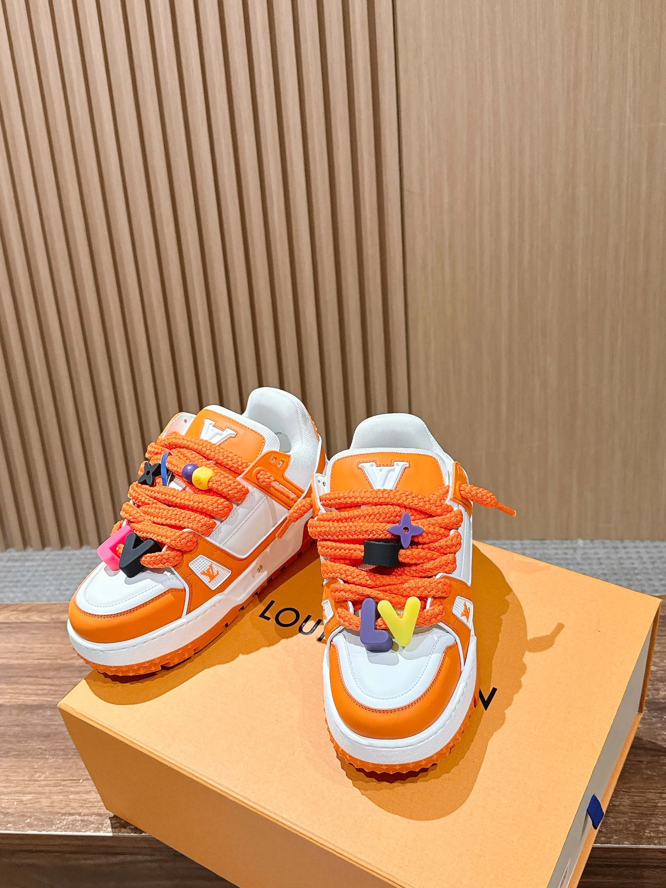 Кроссовки Женские Louis Vuitton 4269598