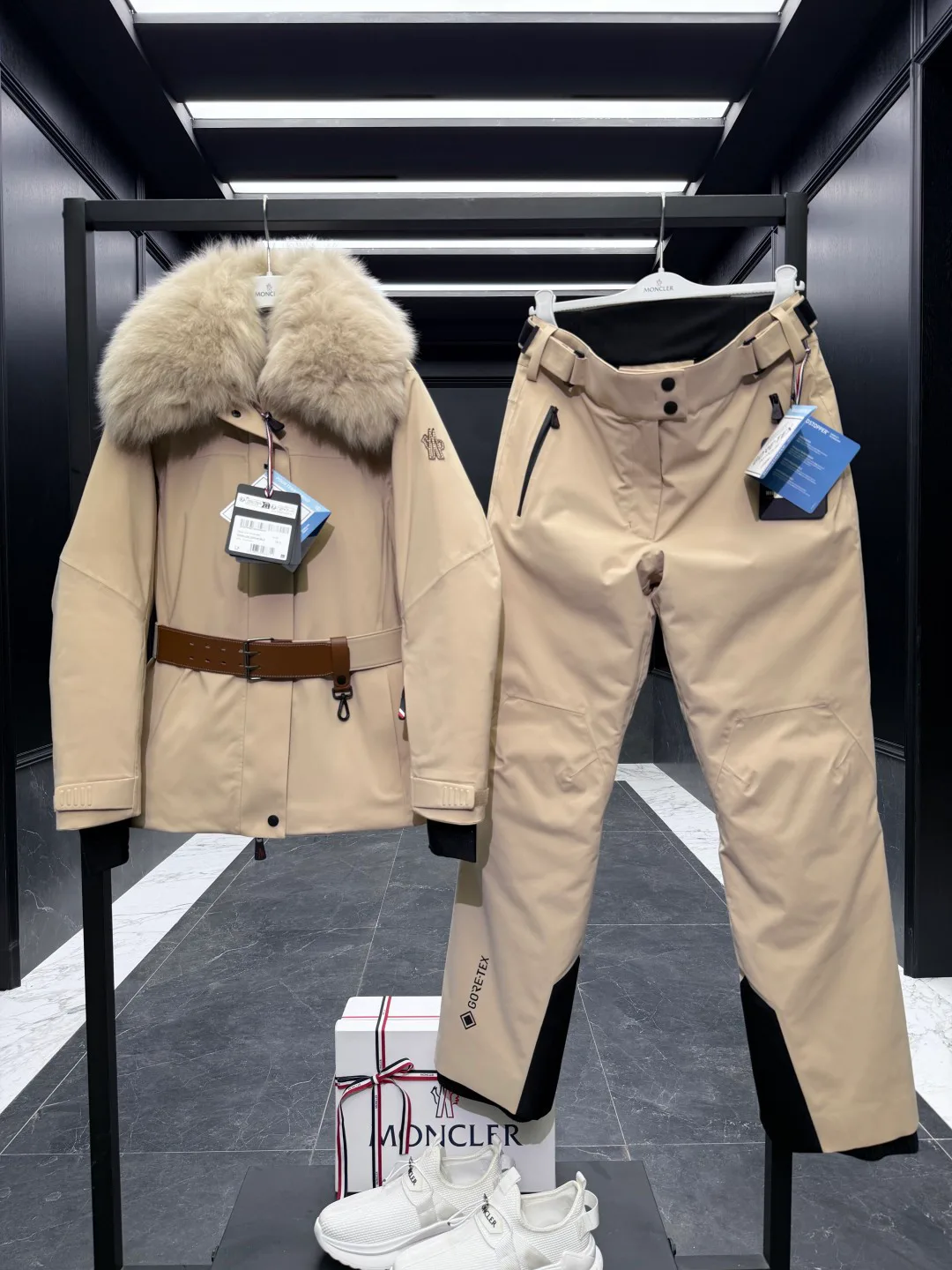 Куртки И Пуховики Женские Moncler 18725273