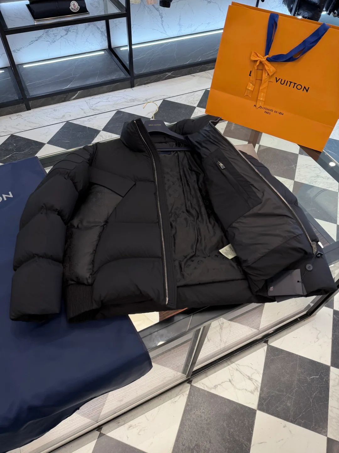 Куртки И Пуховики Женские Louis Vuitton 1521822