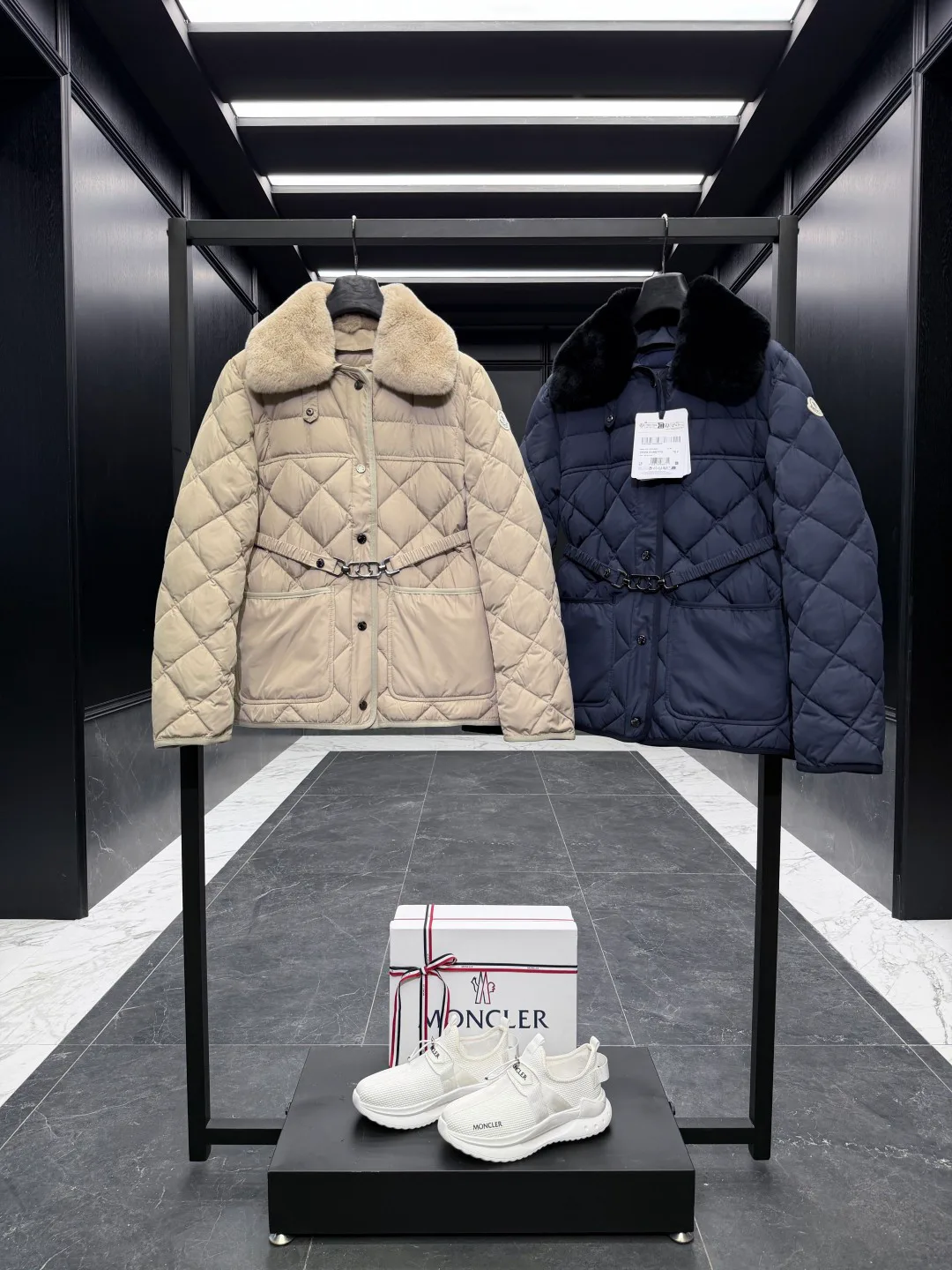 Куртки И Пуховики Женские Moncler 18111368