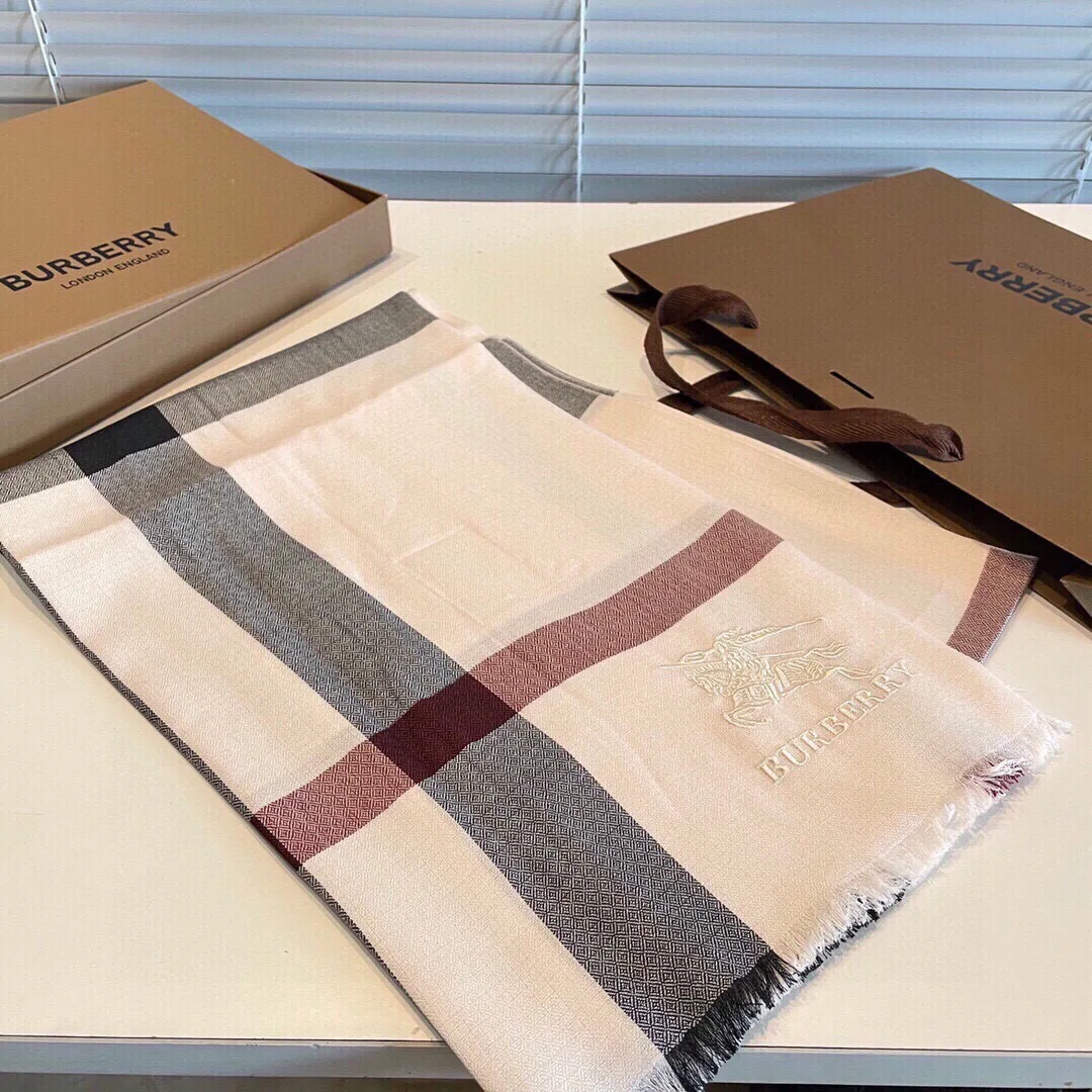 Шарфы Burberry 588255