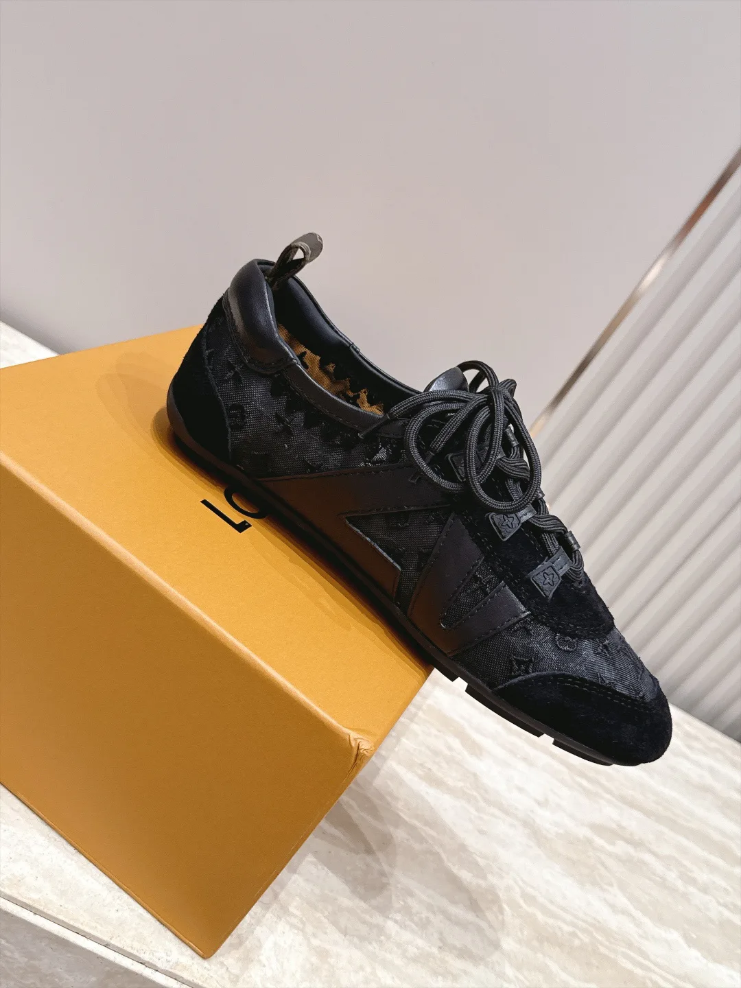 Кроссовки Женские Louis Vuitton 18091989
