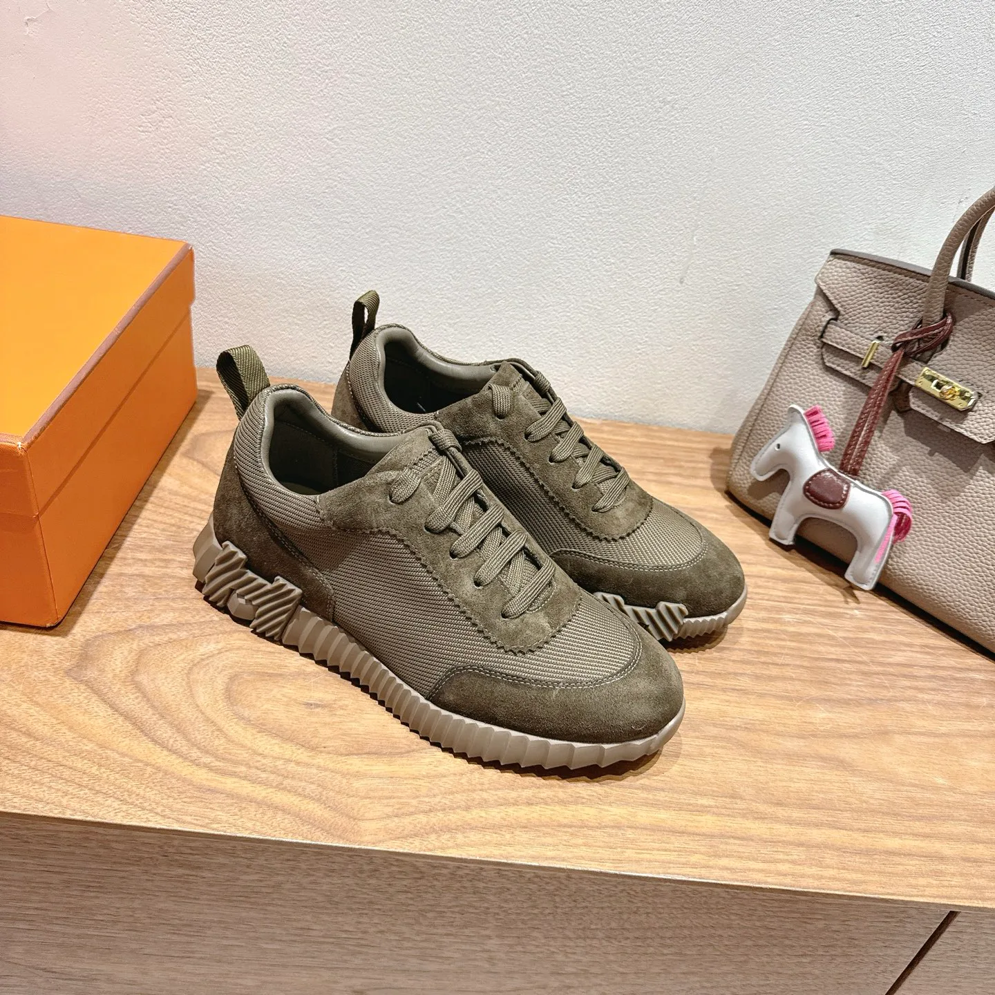Кроссовки Женские Hermes 18729703