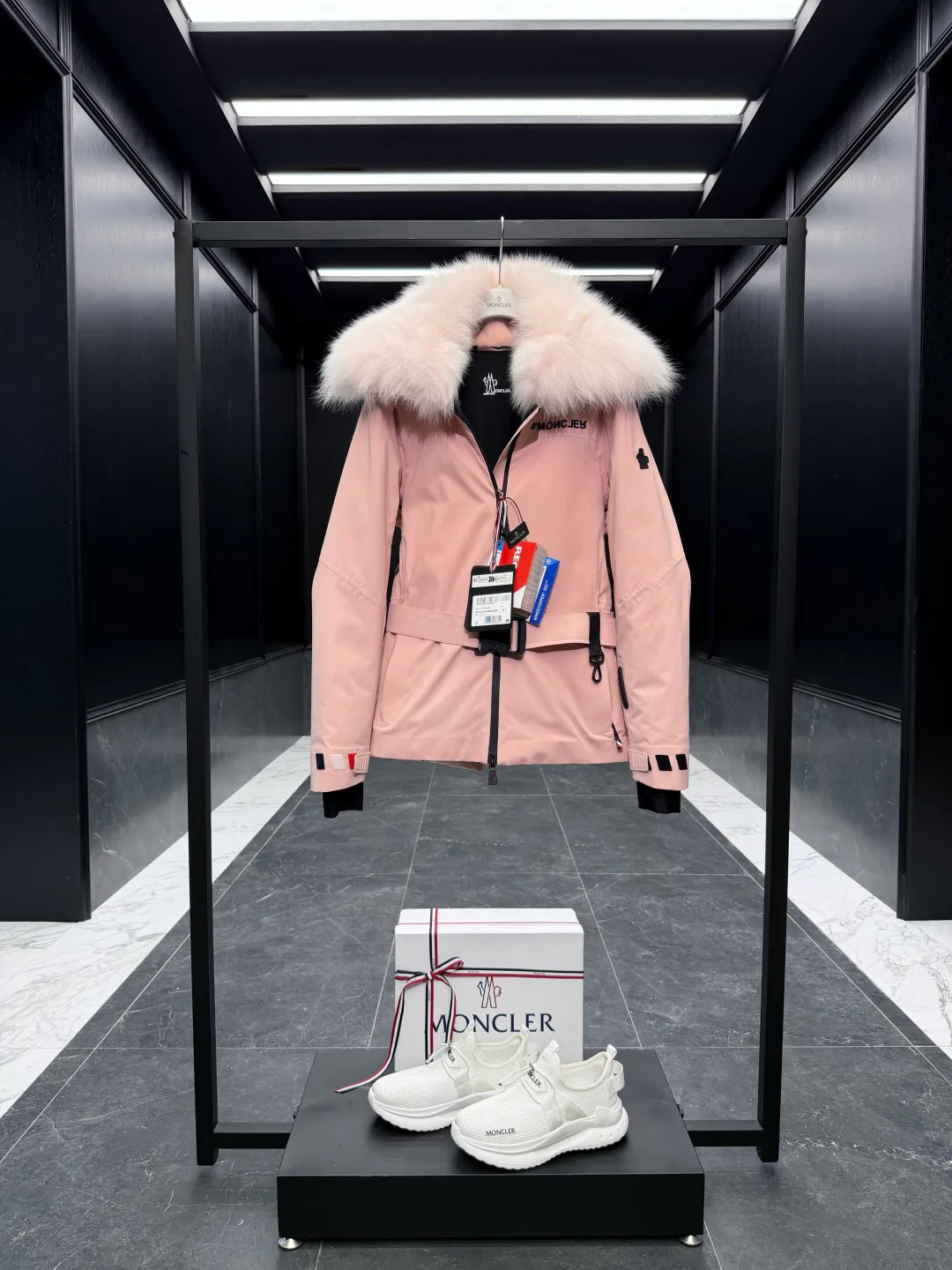 Куртки И Пуховики Женские Moncler 18741173