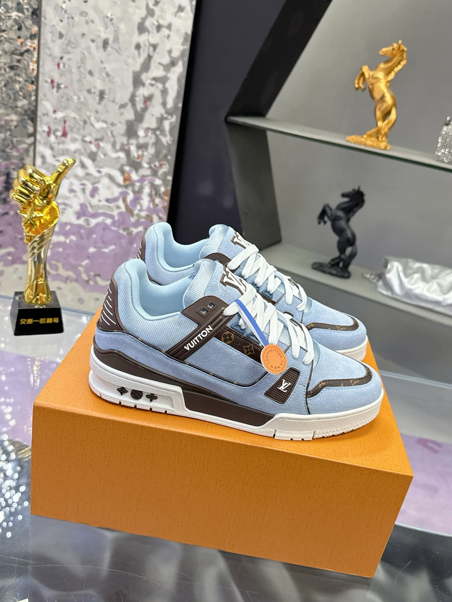 Кроссовки Женские Louis Vuitton 17530415