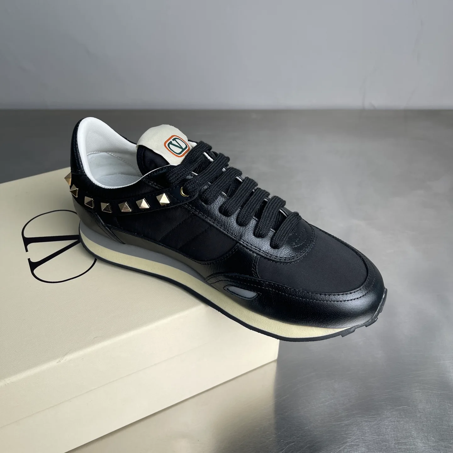 Кроссовки Женские Valentino 18039004