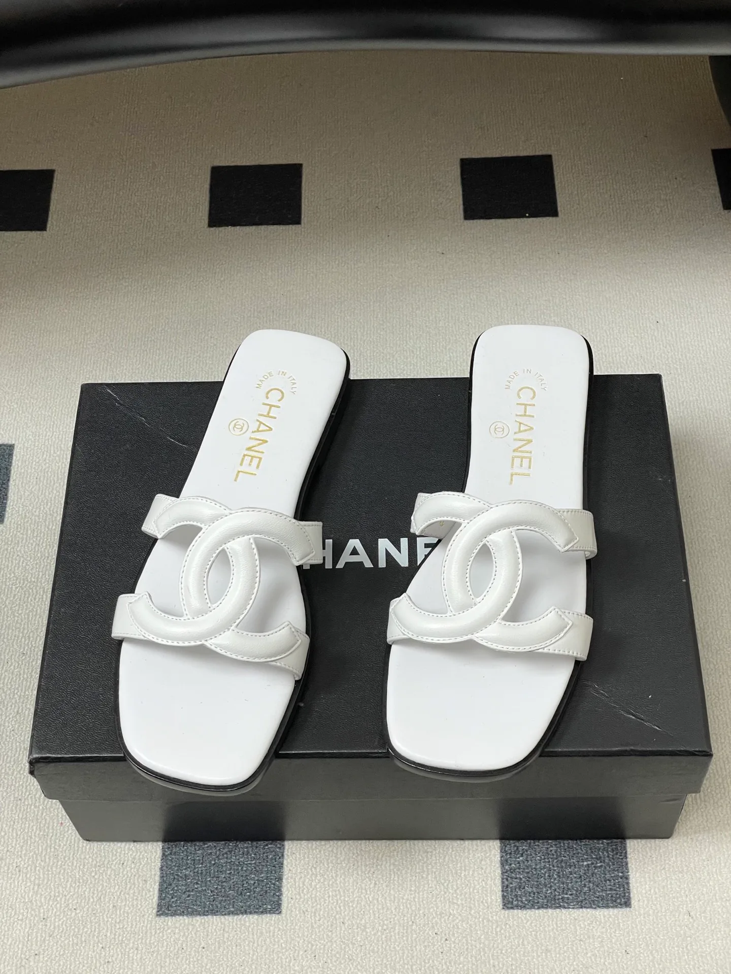 Шлепанцы Женские Chanel 11669278