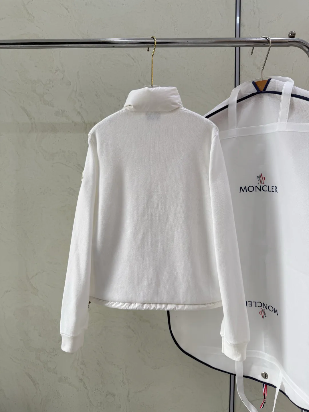 Куртки И Пуховики Женские Moncler 18761872