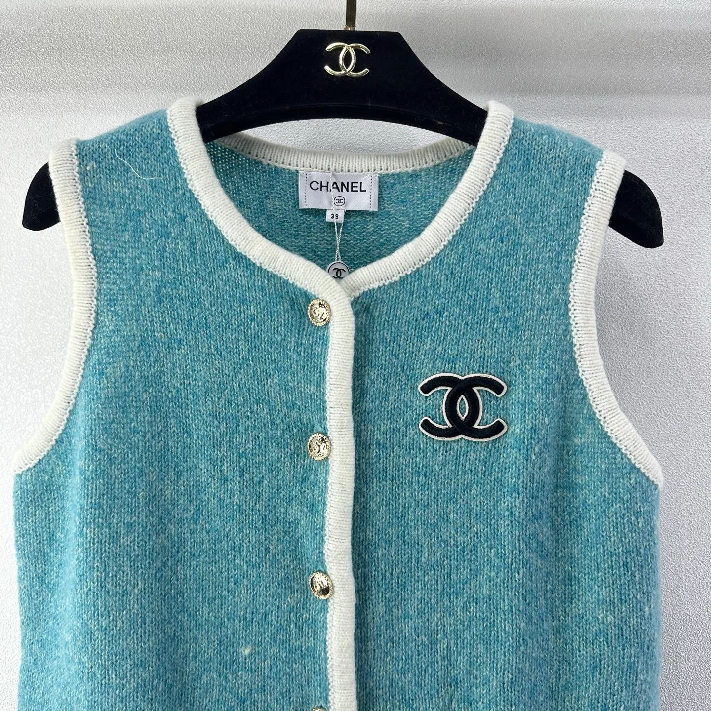 Жилеты Женские Chanel 19080838