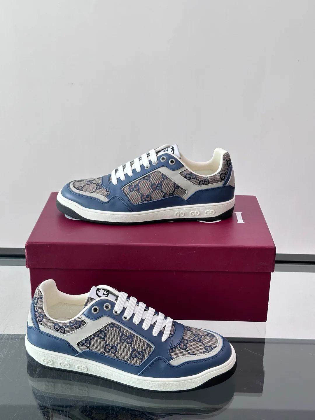 Кроссовки Женские Gucci 18102696