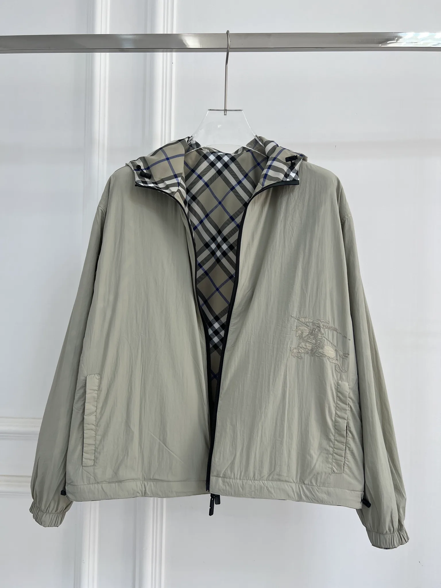 Куртки И Пуховики Женские Burberry 18415771