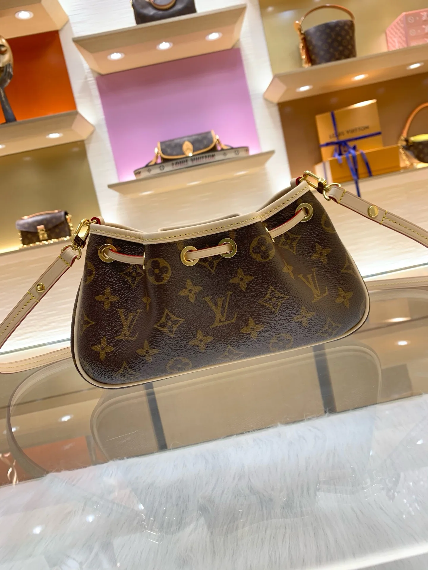 Классические Сумки Женские Louis Vuitton 17303176