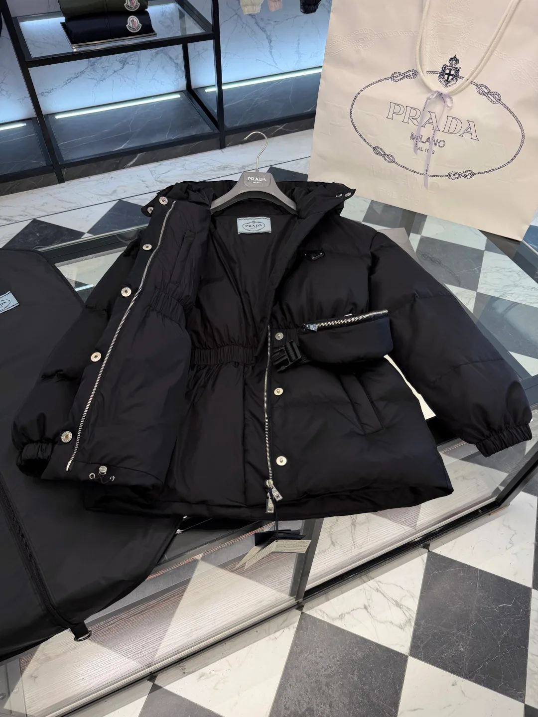 Куртки И Пуховики Женские Prada 17912486
