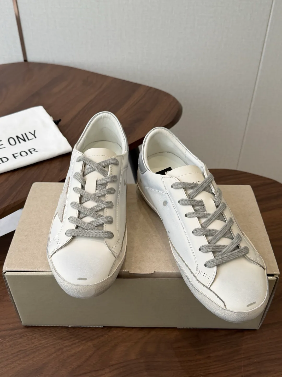 Кроссовки Женские Golden Goose 19253414