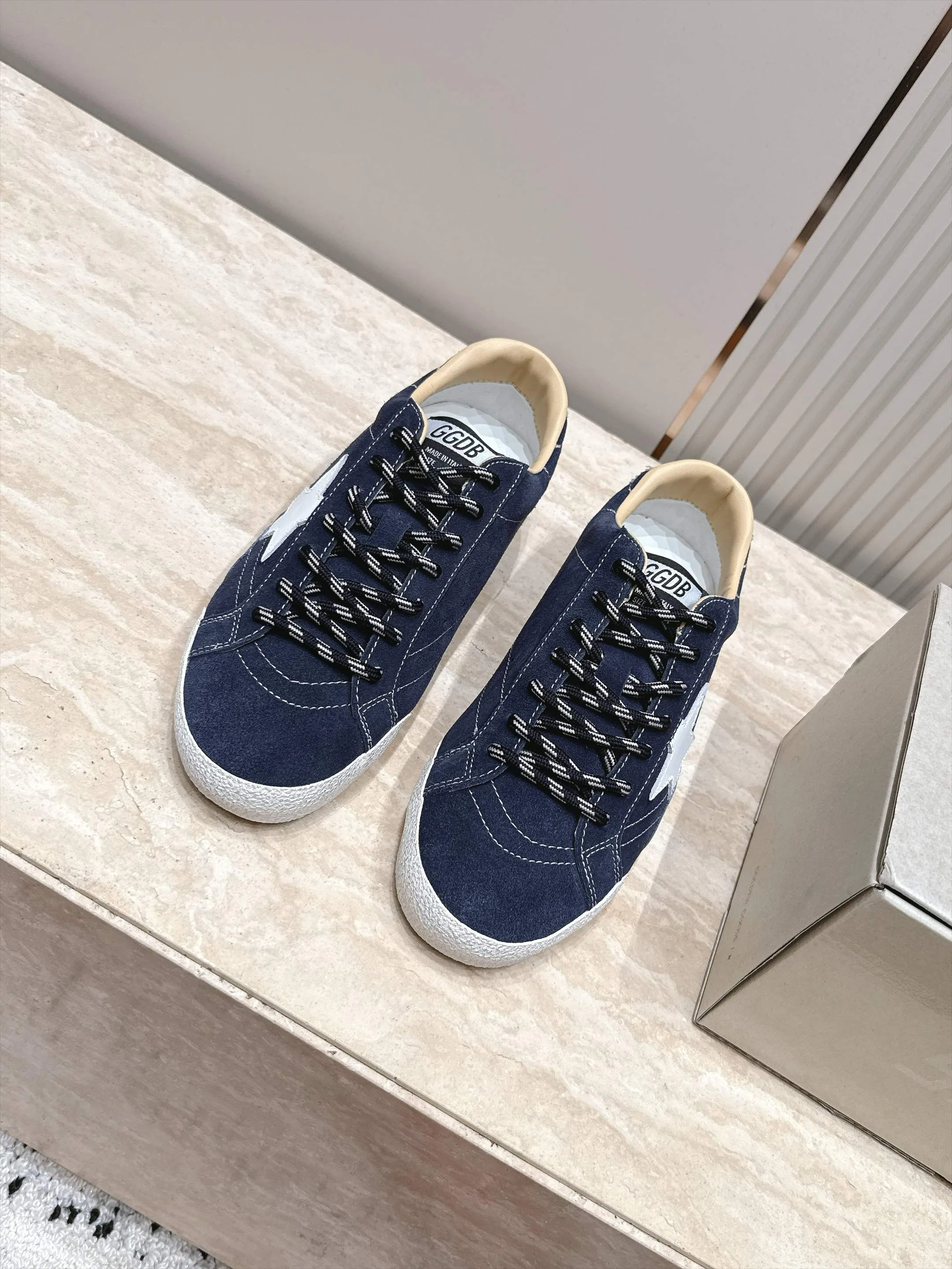 Кроссовки Женские Golden Goose 18420765