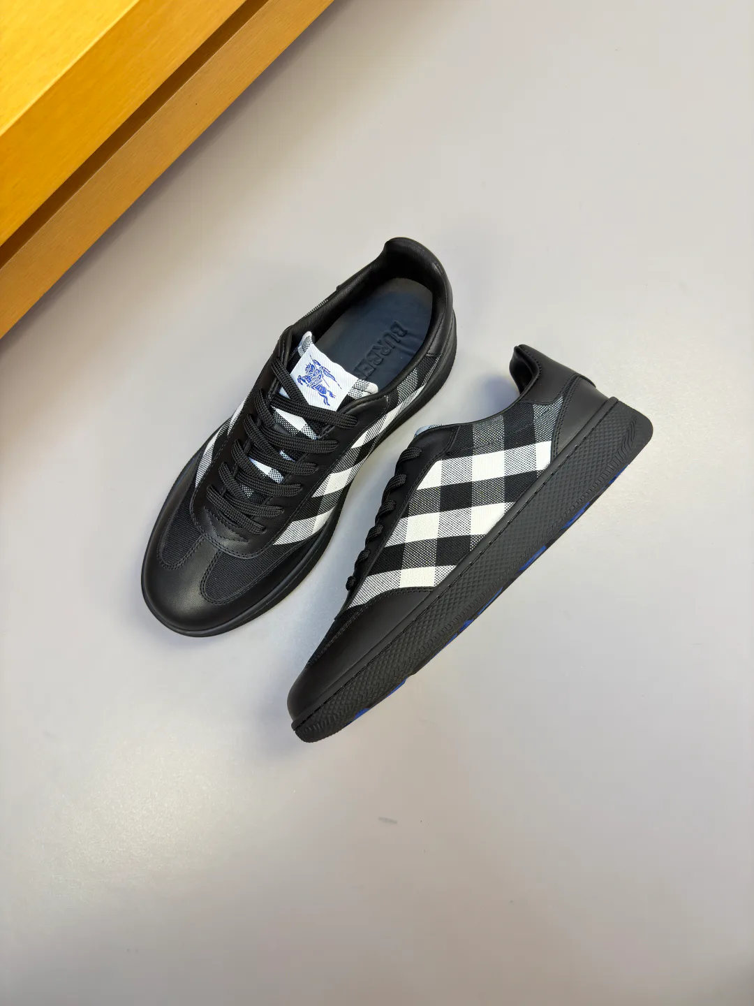 Кроссовки Мужские Burberry 19002557