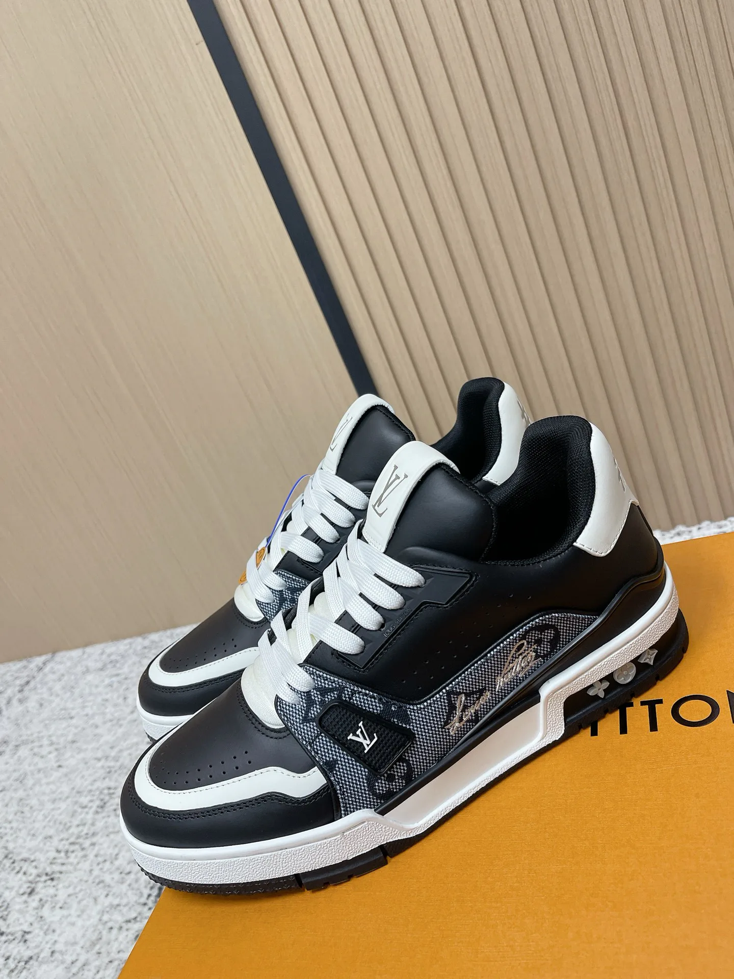 Кроссовки Женские Louis Vuitton 671689