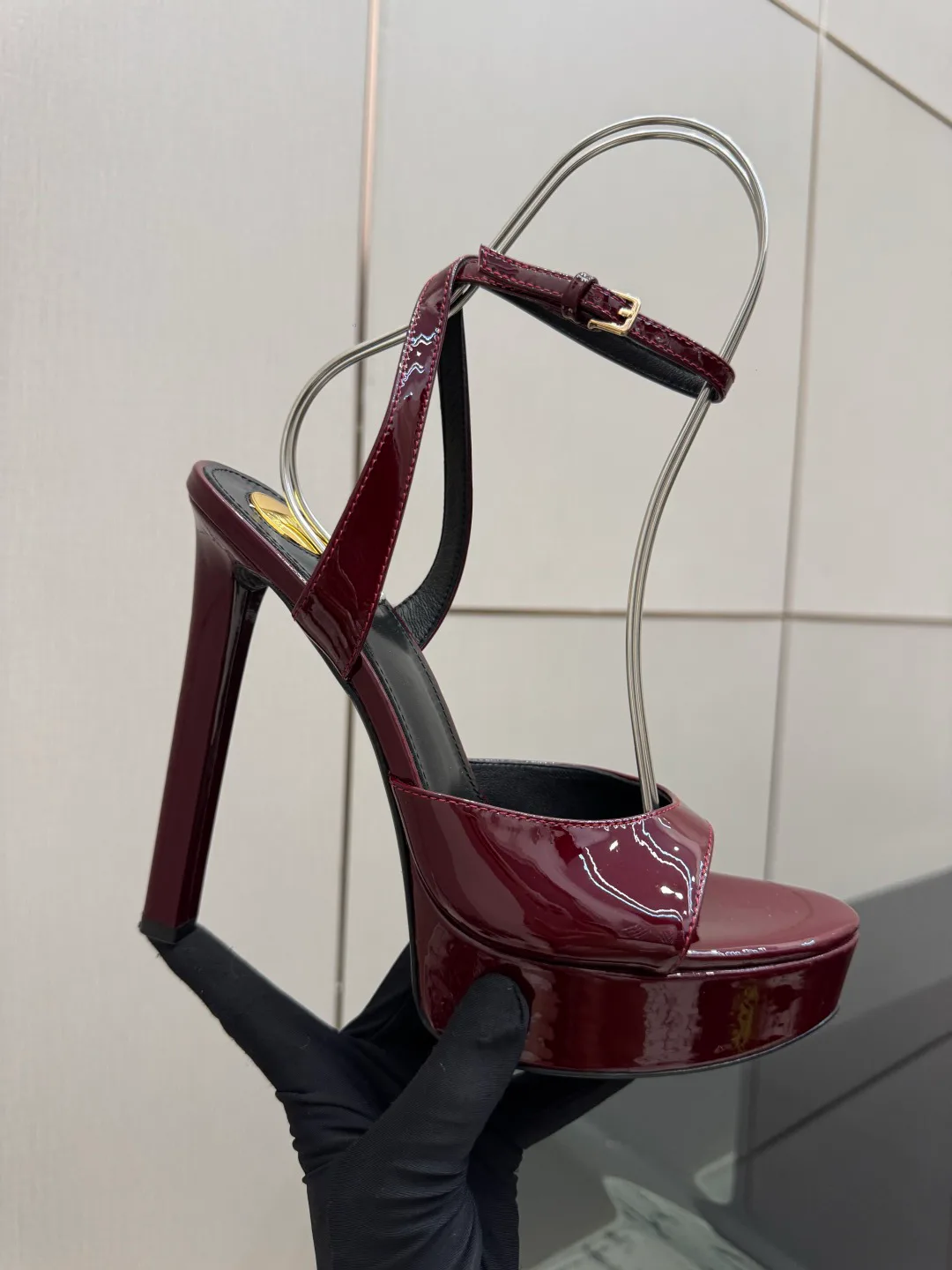 Босоножки Женские Saint Laurent 18049023