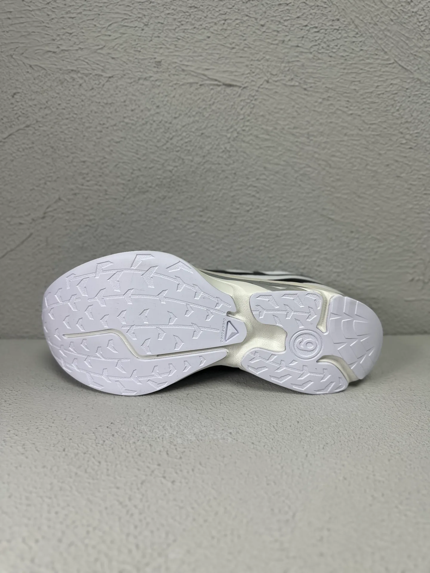 Кроссовки Женские Maison Margiela 13438096