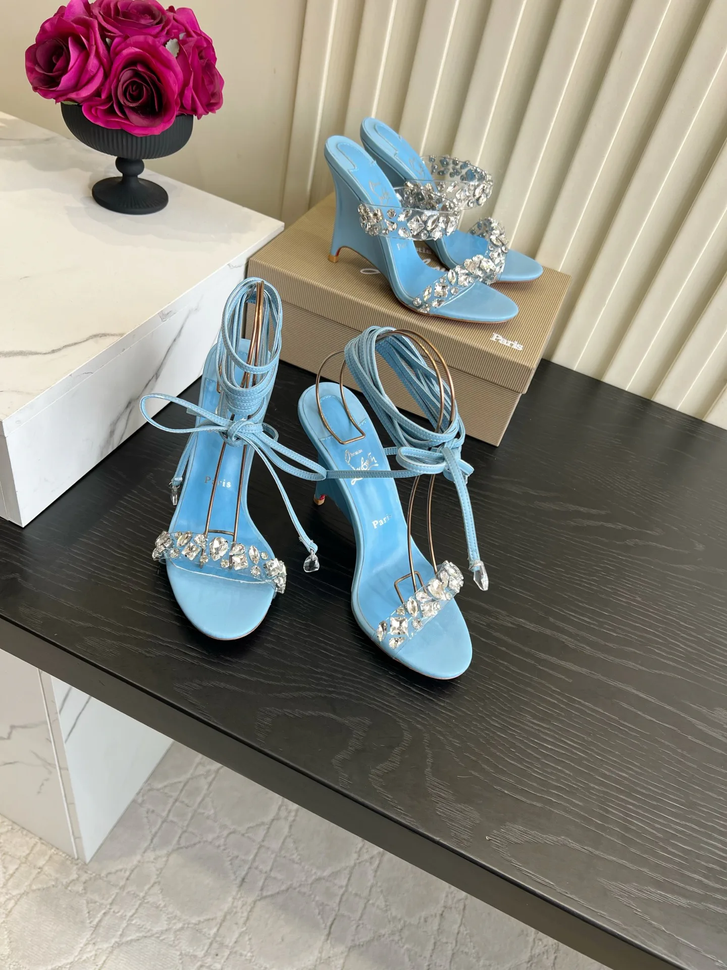 Босоножки Женские Christian Louboutin 18614260