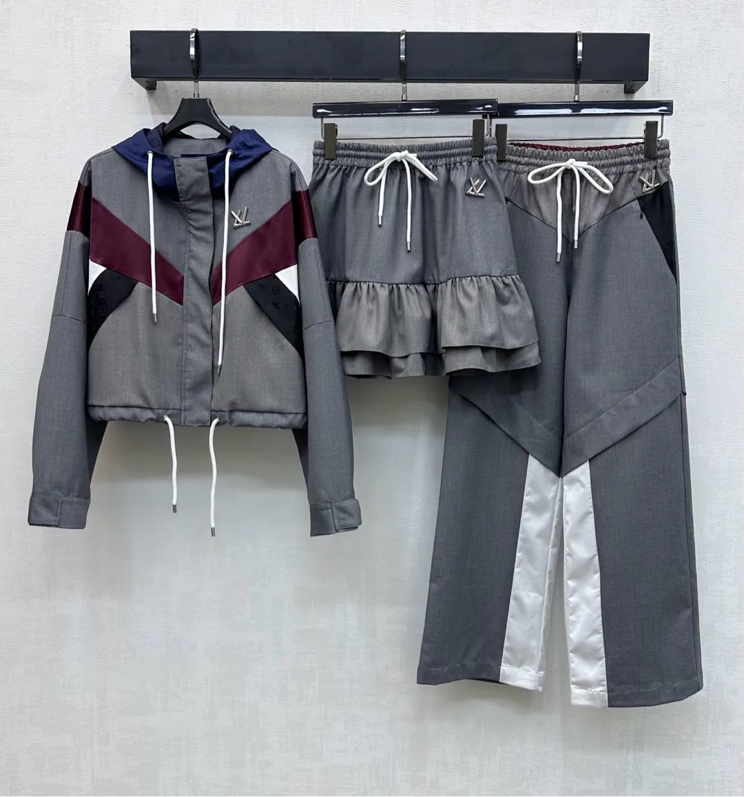 Куртки И Пуховики Женские Louis Vuitton 1195236