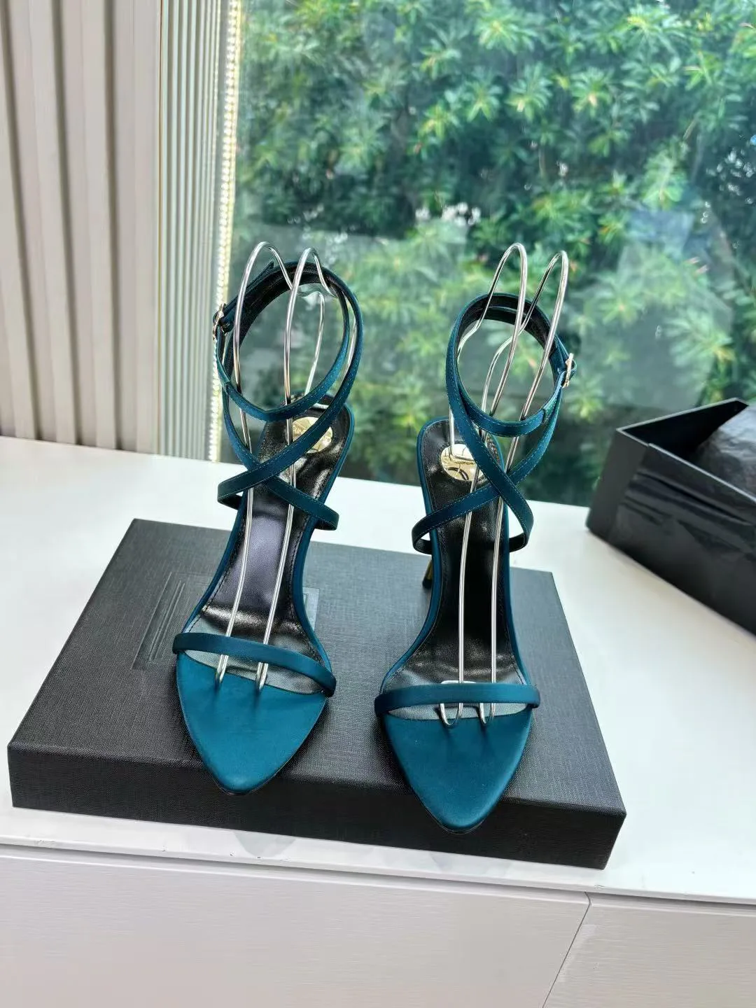 Босоножки Женские Saint Laurent 11660356