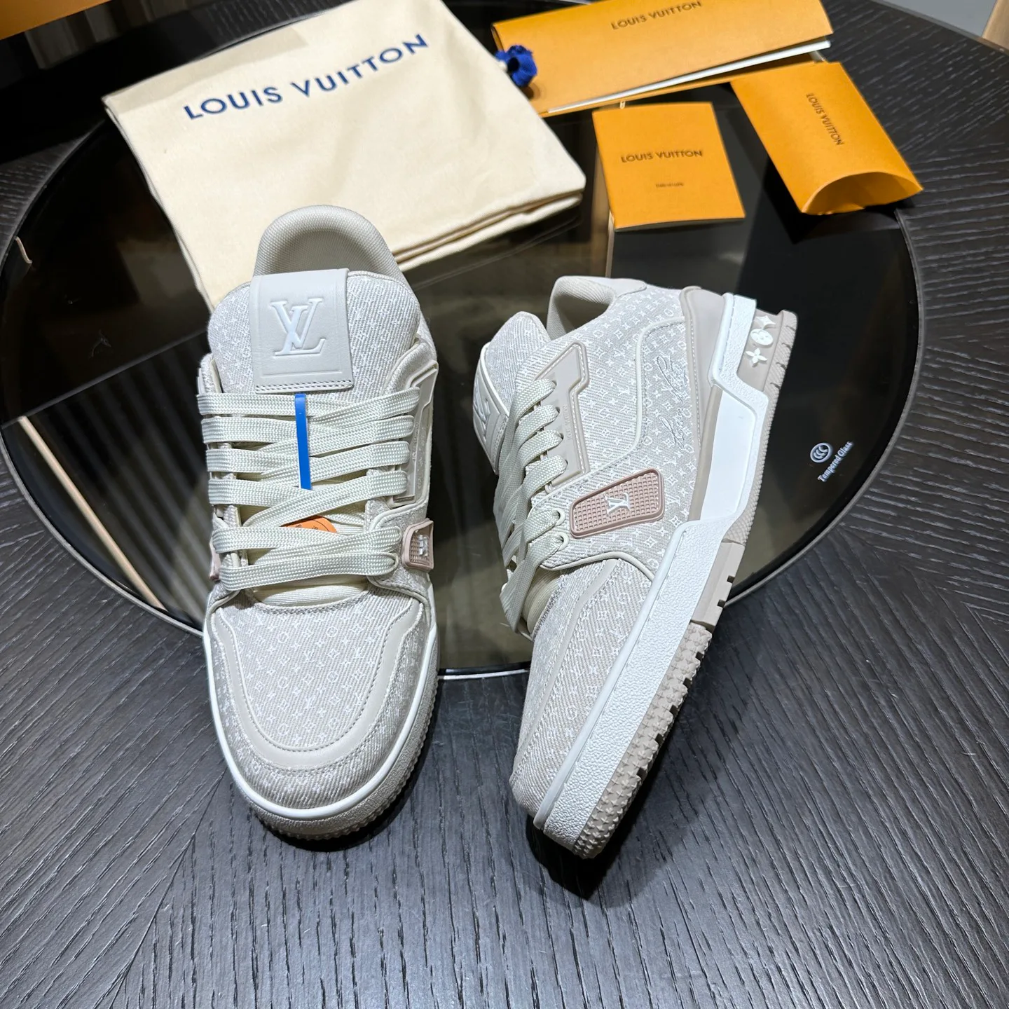 Кроссовки Женские Louis Vuitton 19033250