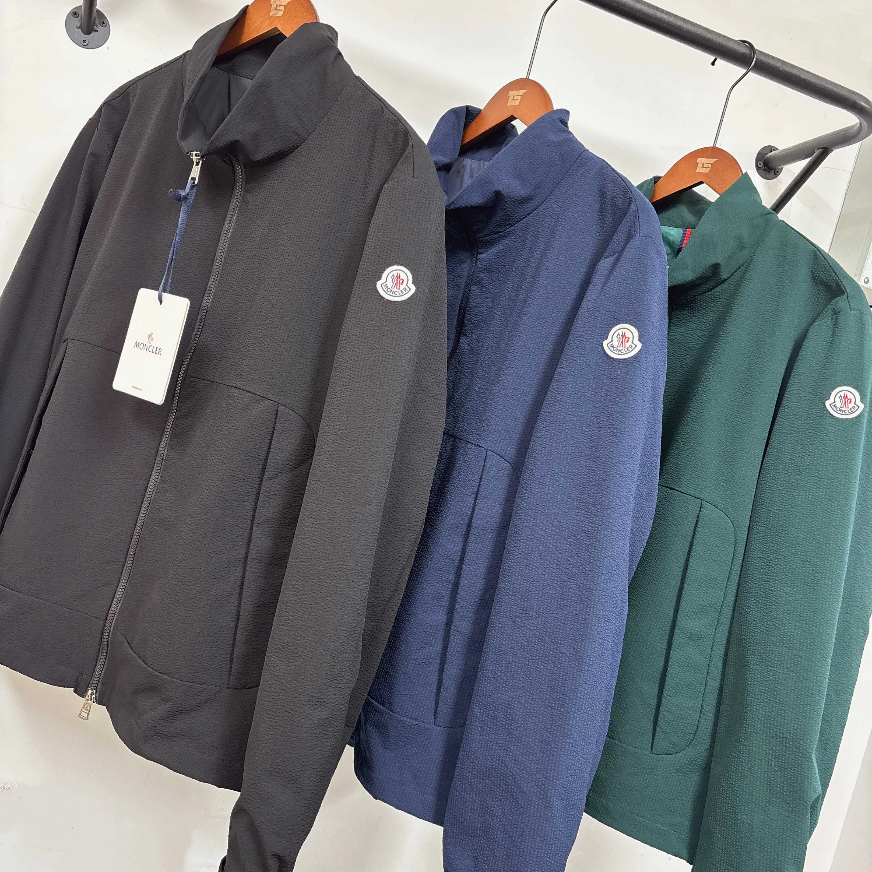 Куртки И Пуховики Мужские Moncler 9620352