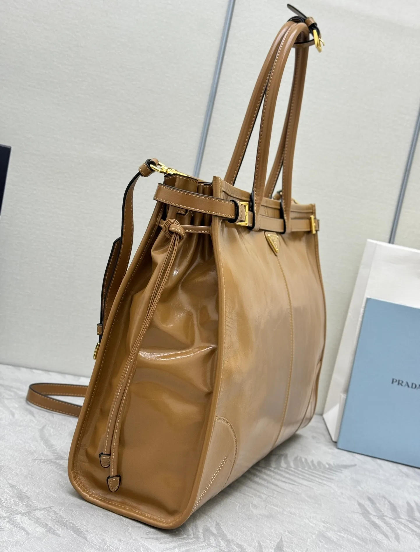 Классические Сумки Женские Prada 11462552