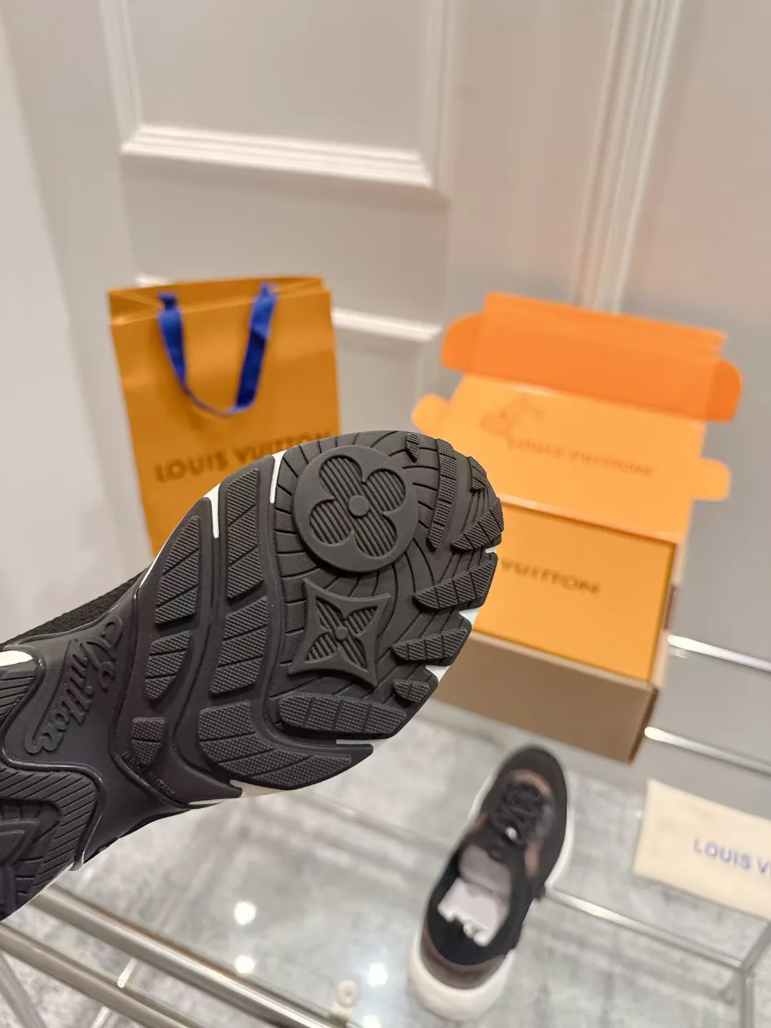 Кроссовки Женские Louis Vuitton 837001