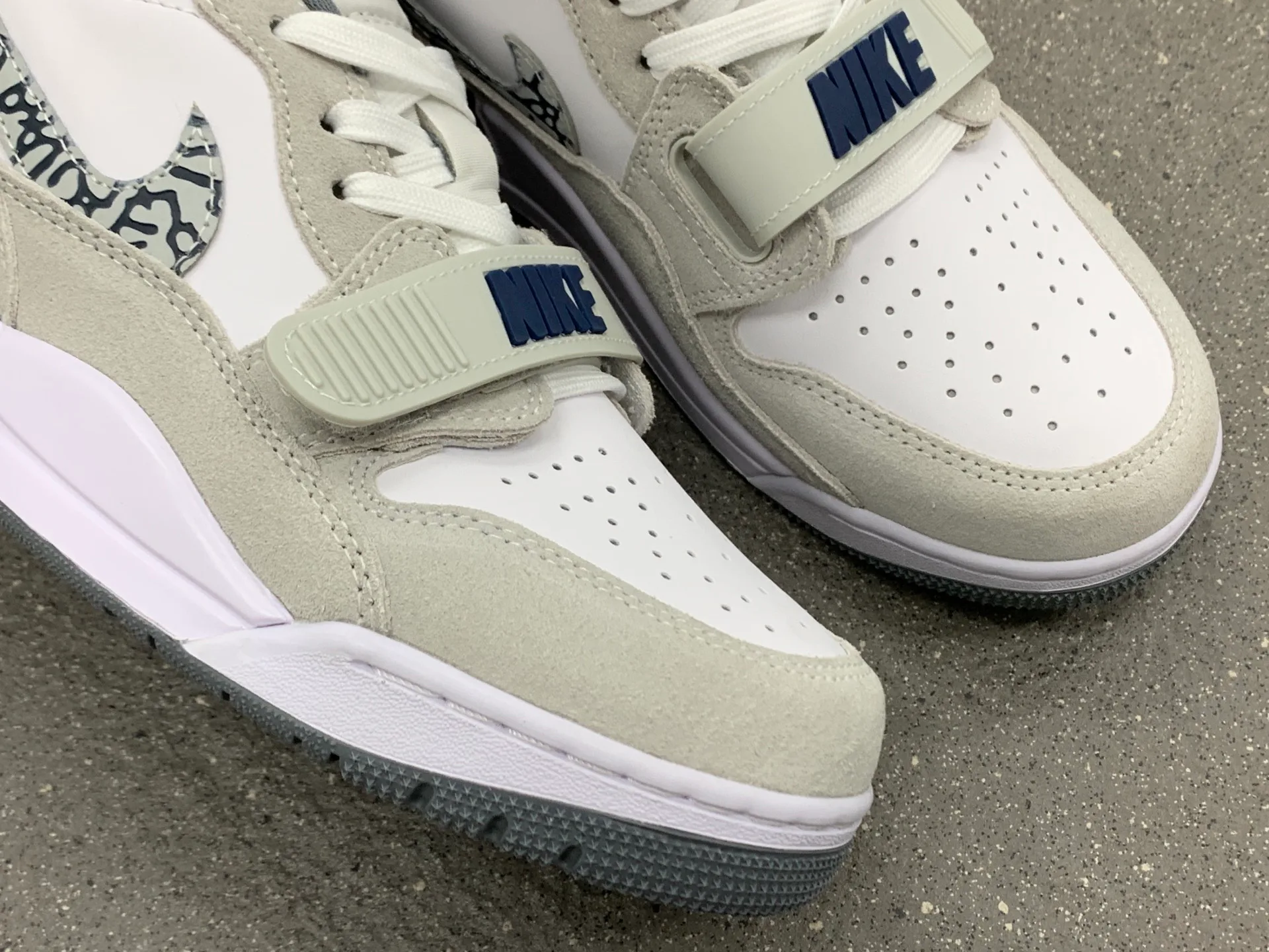 Кроссовки Женские Air Jordan 1261184