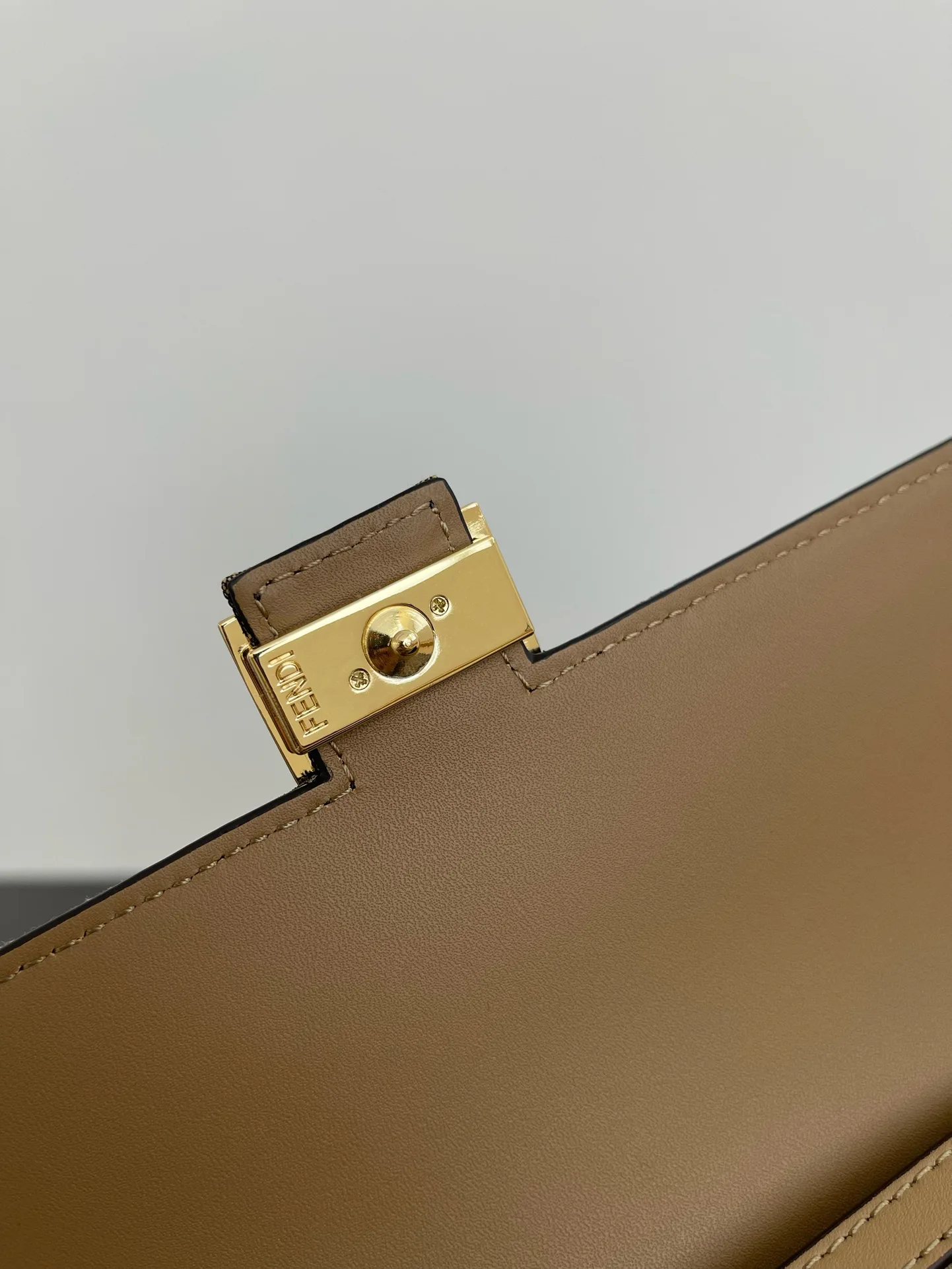 Сумки На Ремне Женские Fendi 13546257