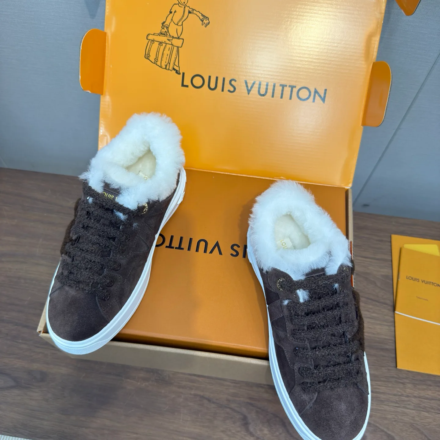 Кроссовки Женские Louis Vuitton 20068630