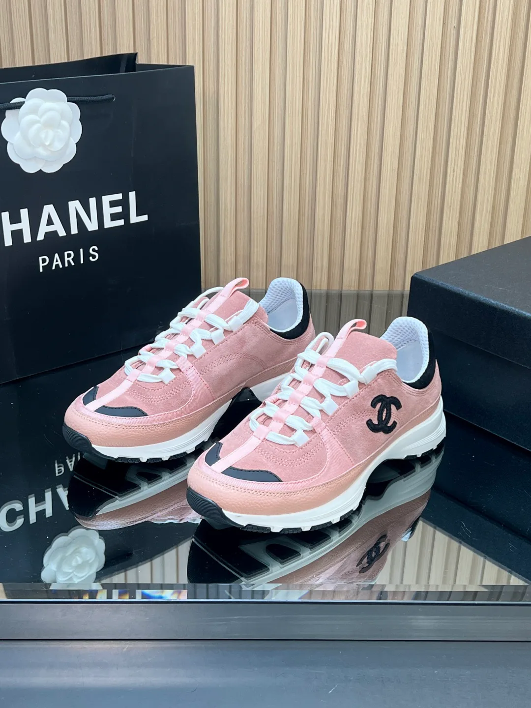 Кроссовки Женские Chanel 1731489