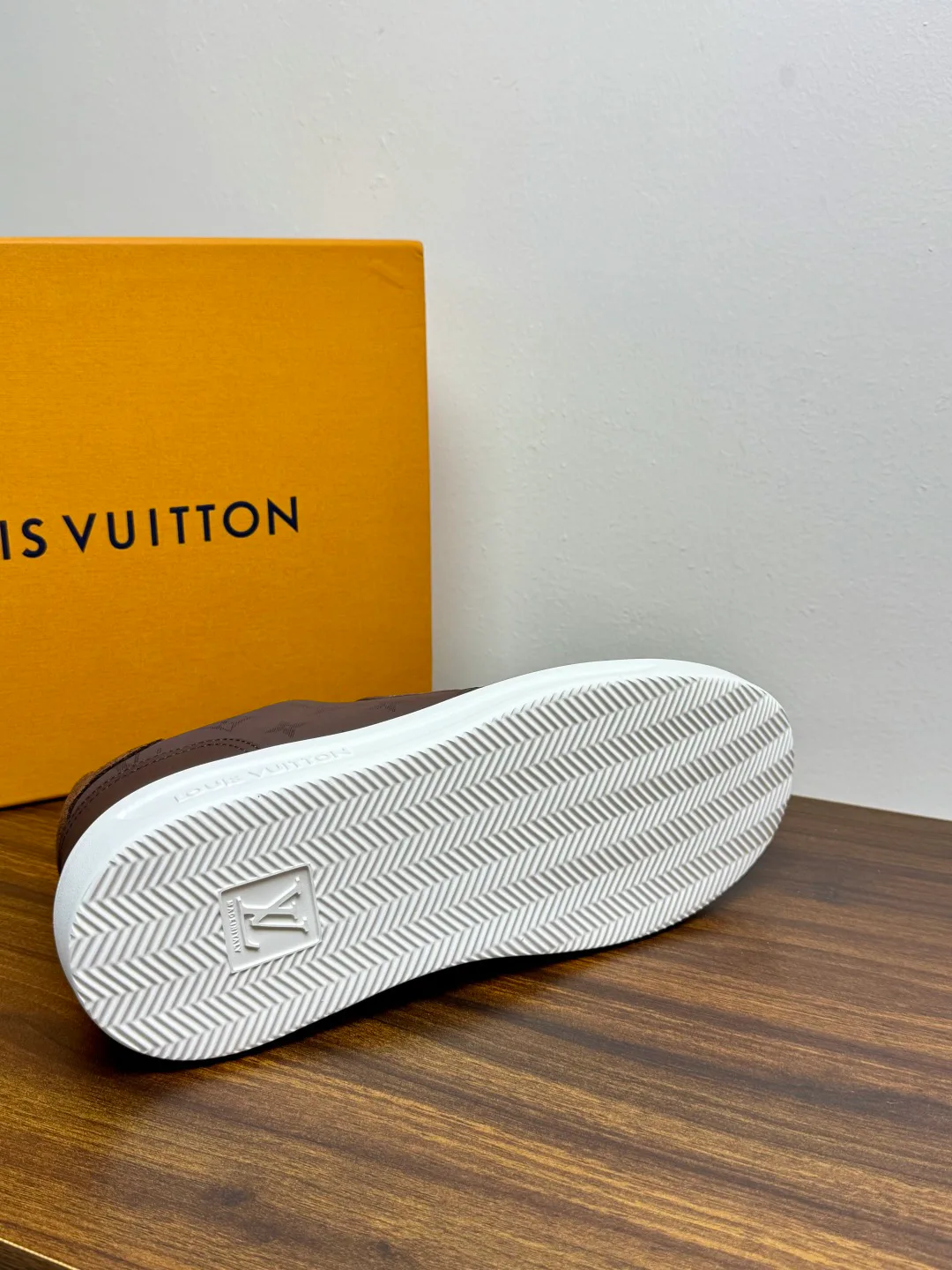 Кроссовки Женские Louis Vuitton 18961450