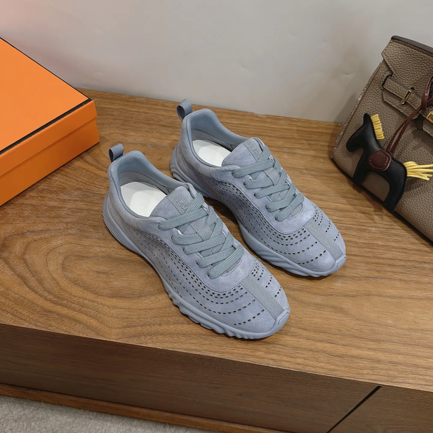 Кроссовки Женские Hermes 18230949