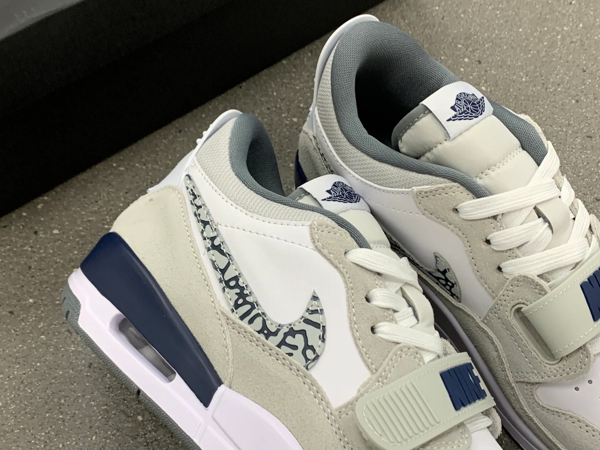 Кроссовки Женские Air Jordan 1261184