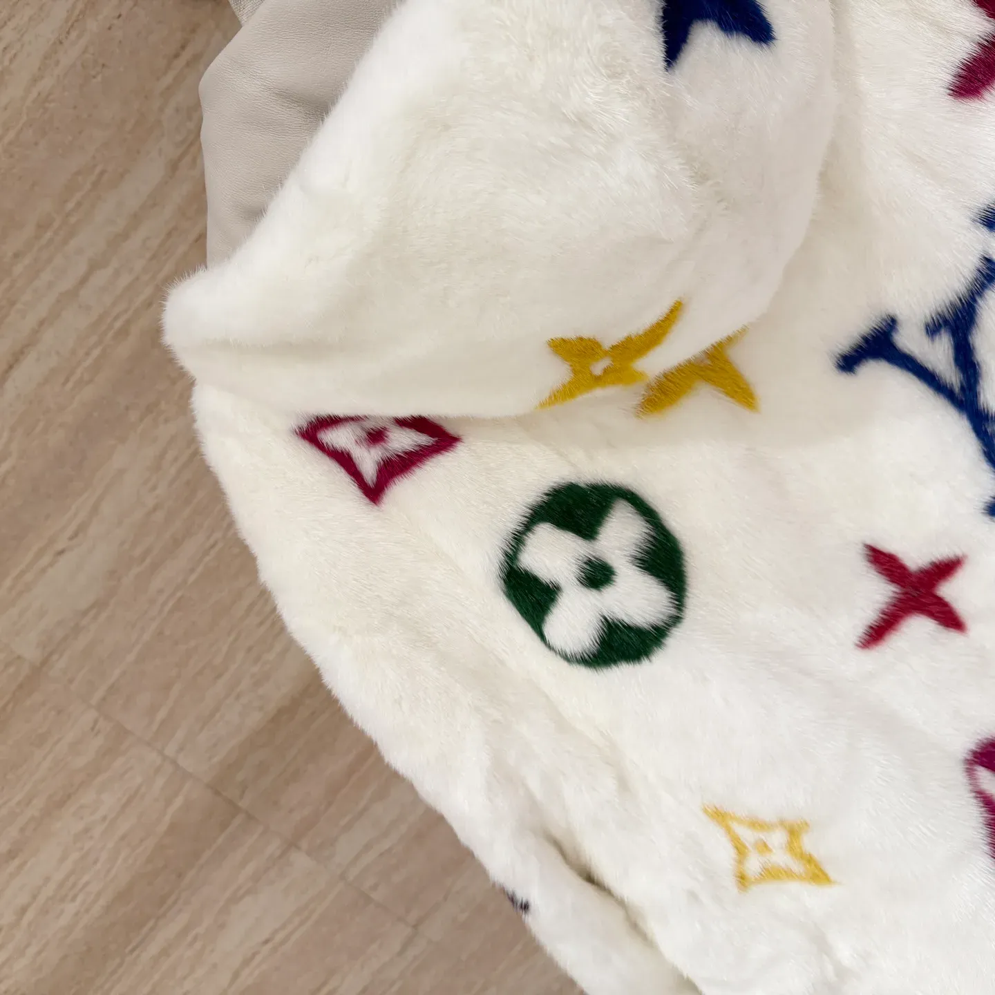 Куртки И Пуховики Женские Louis Vuitton 1061368