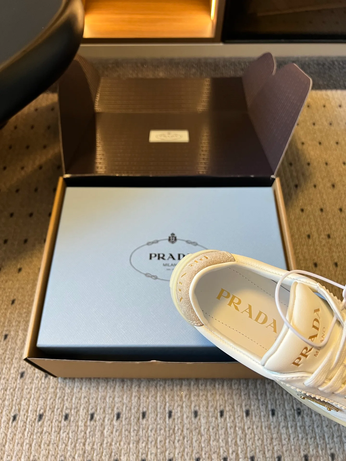 Кроссовки Женские Prada 20149936