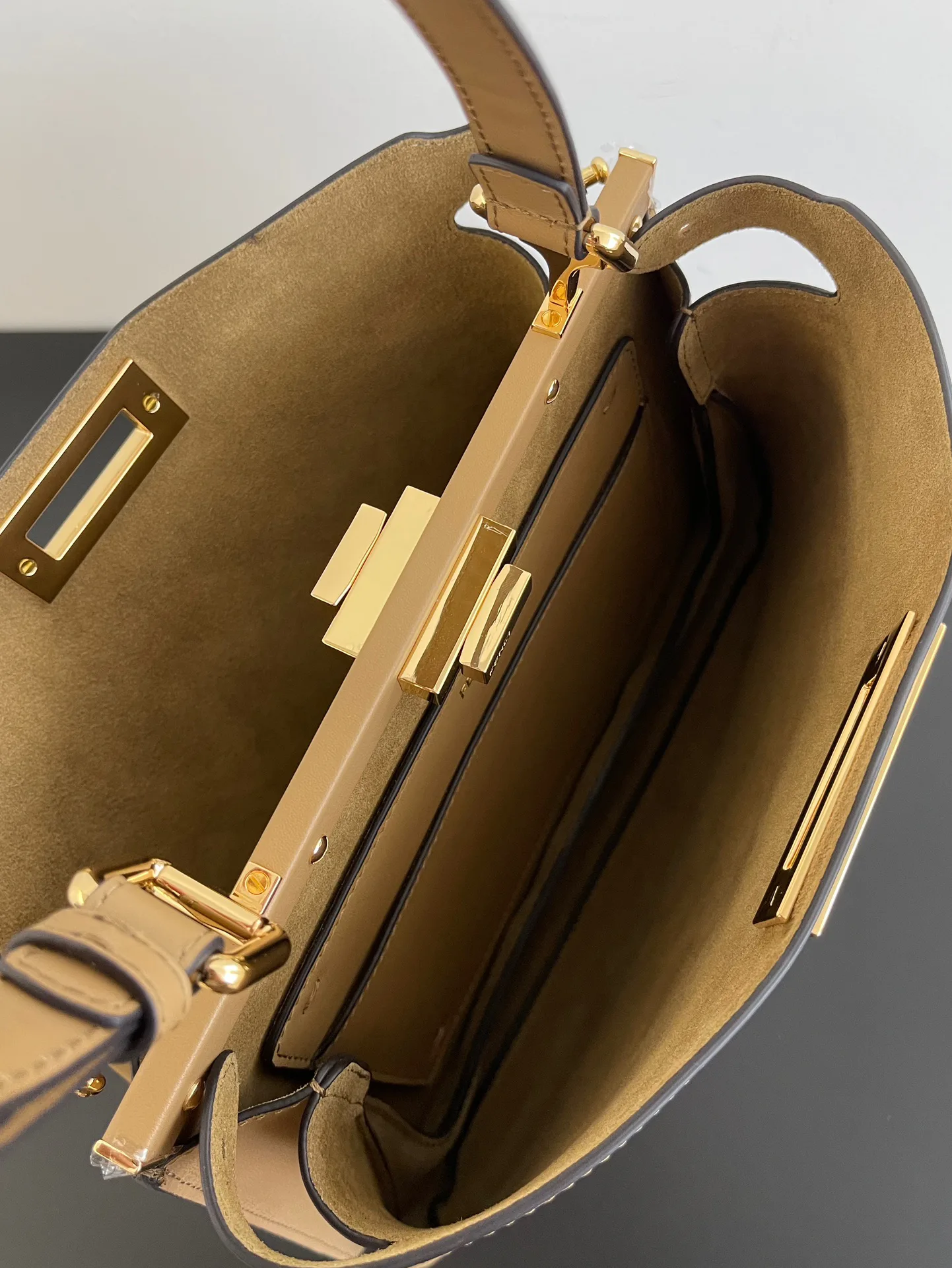 Классические Сумки Женские Fendi 13546274