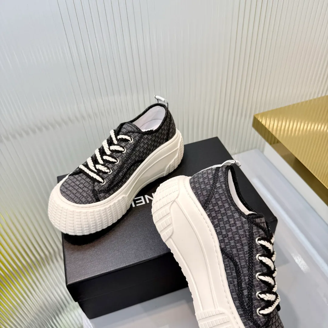 Кроссовки Женские Chanel 18366990