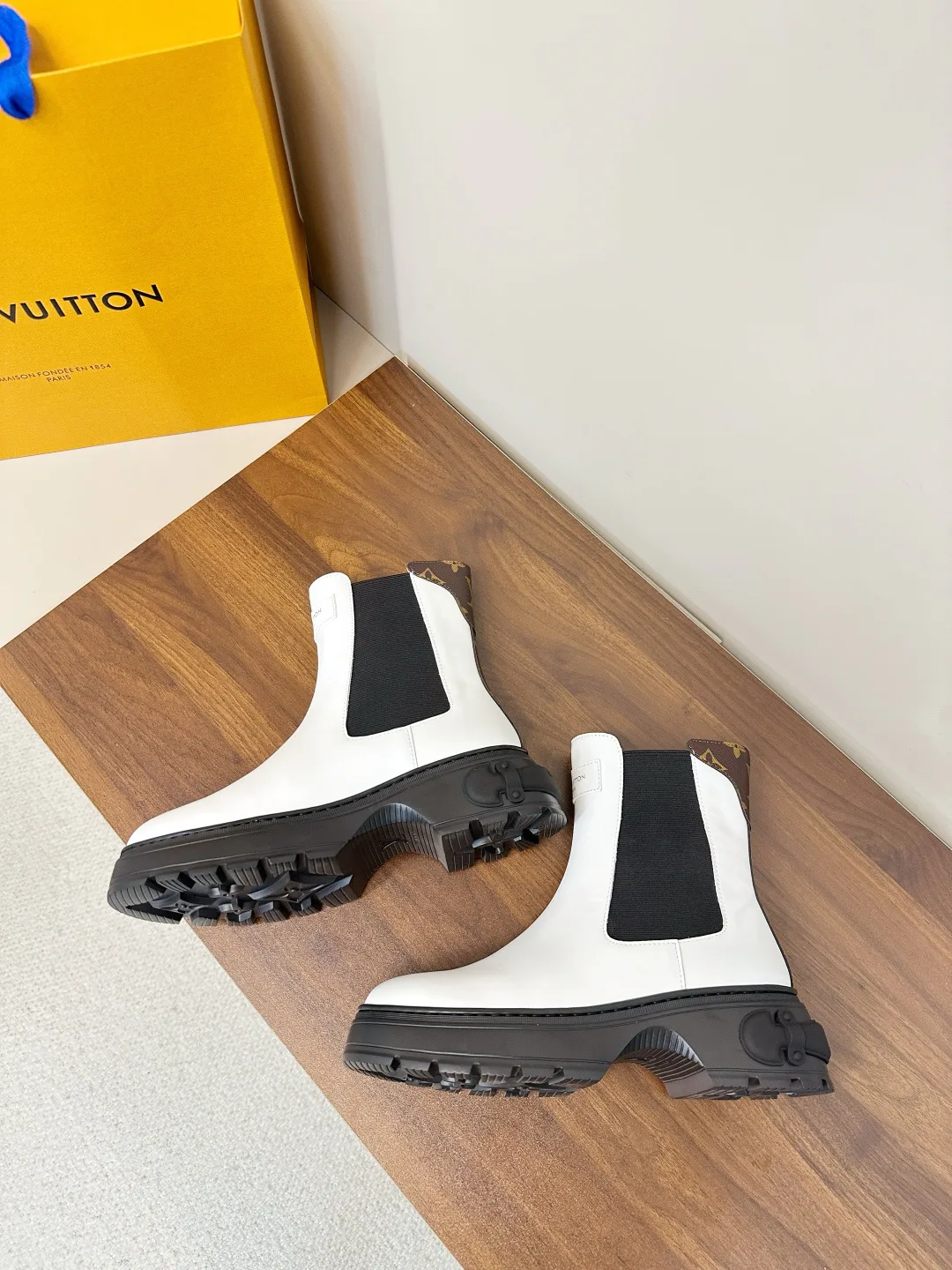 Ботинки Женские Louis Vuitton 1468758
