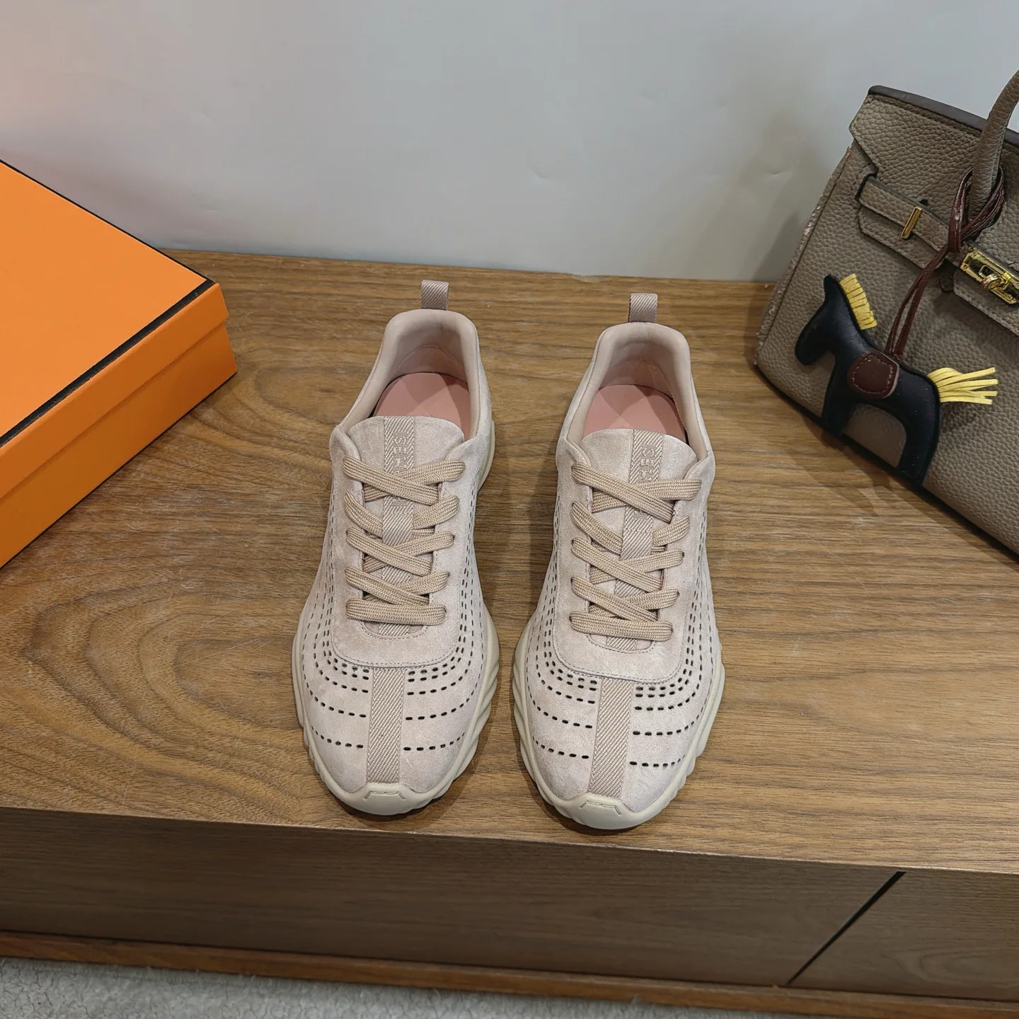 Кроссовки Женские Hermes 18230948