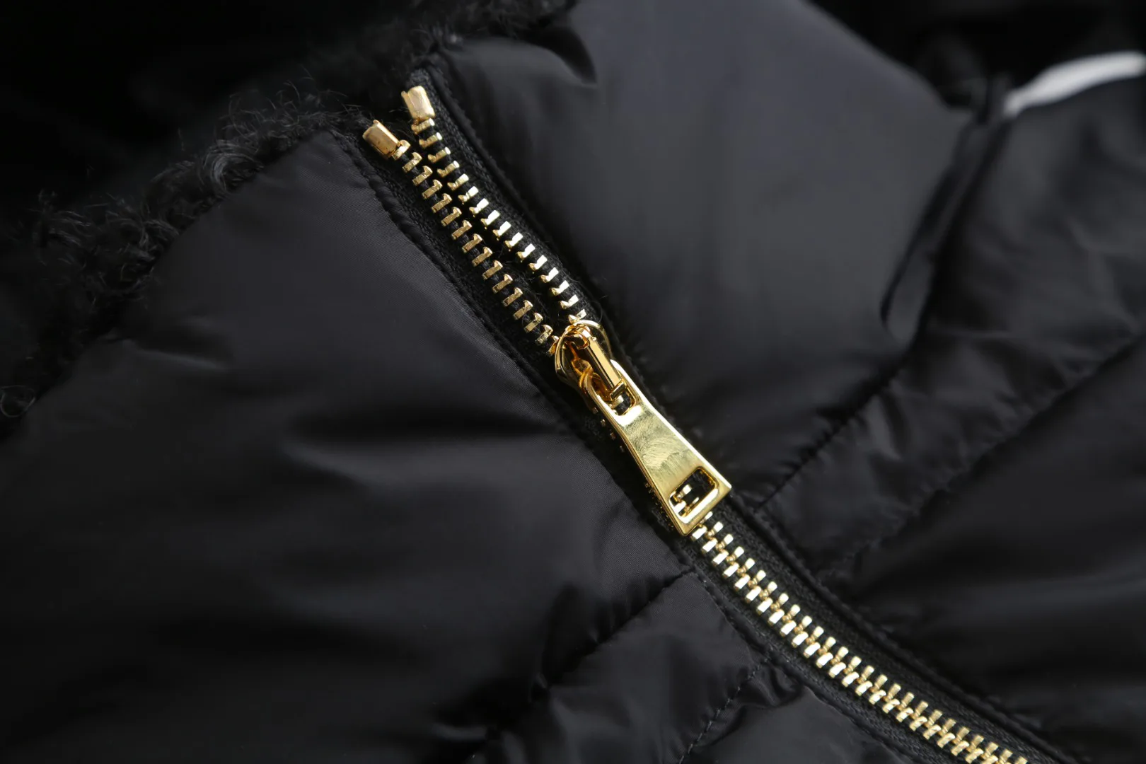 Куртки И Пуховики Женские Moncler 18022548