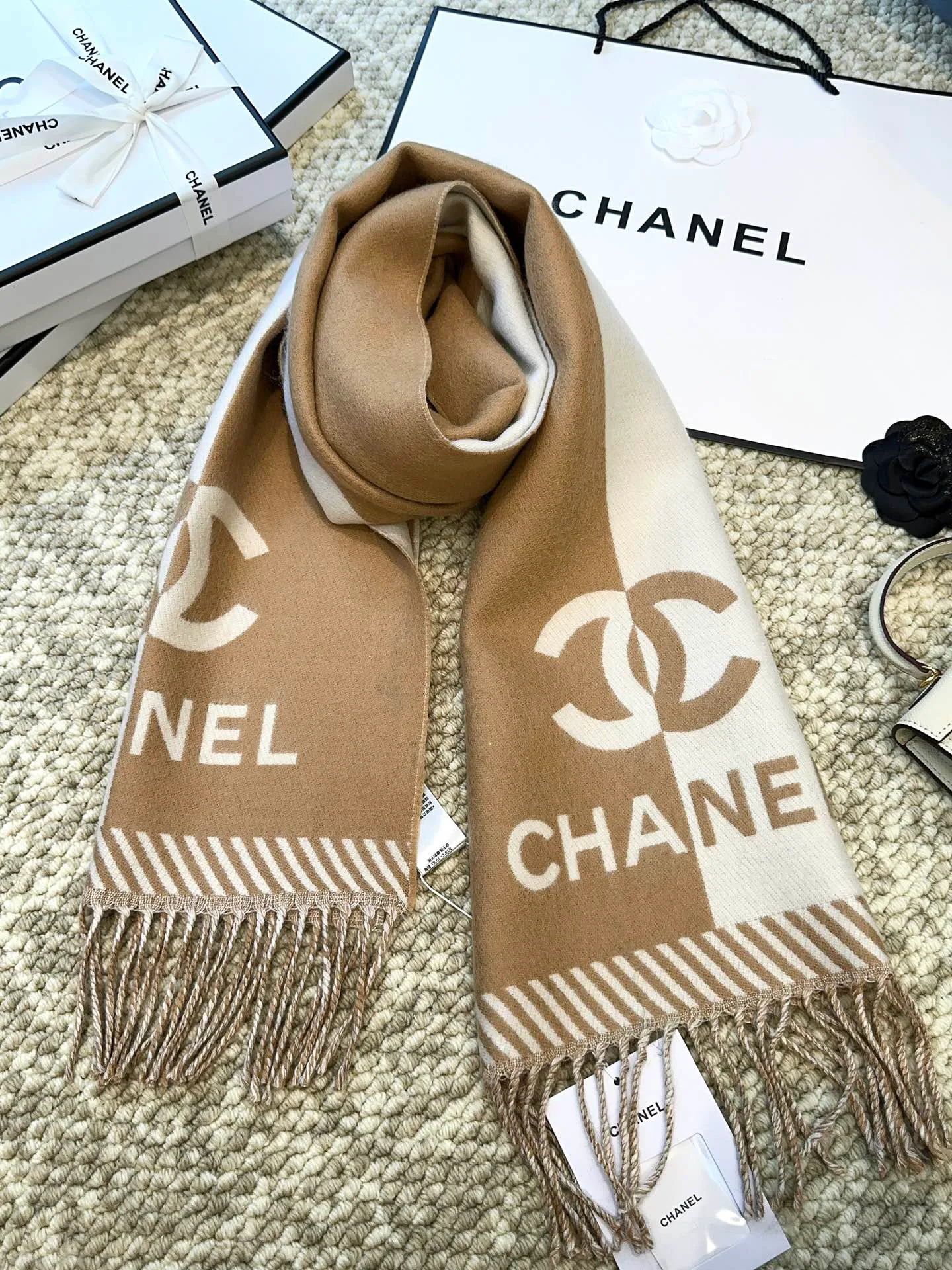 Шарфы Chanel 18627408
