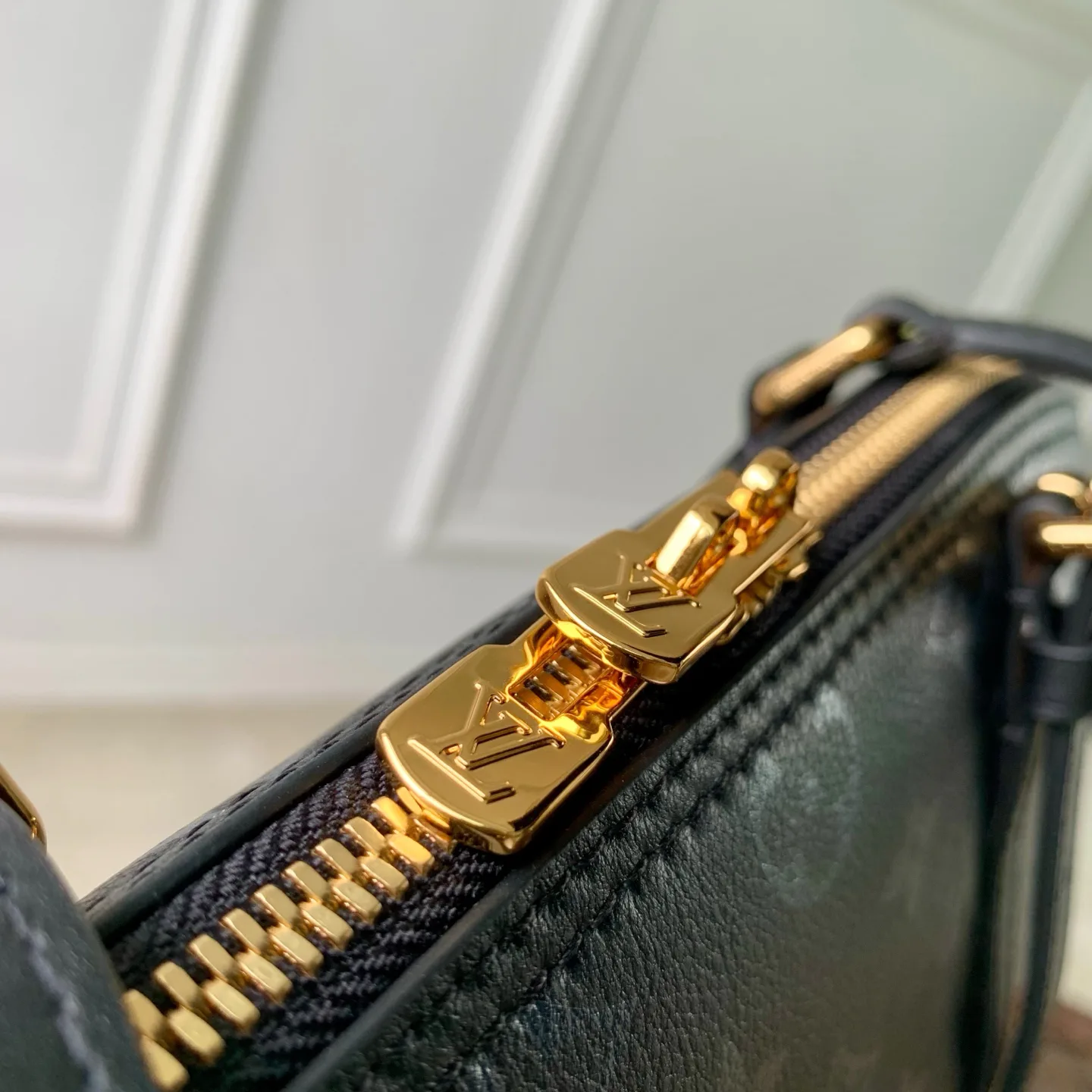 Классические Сумки Женские Louis Vuitton 18147459